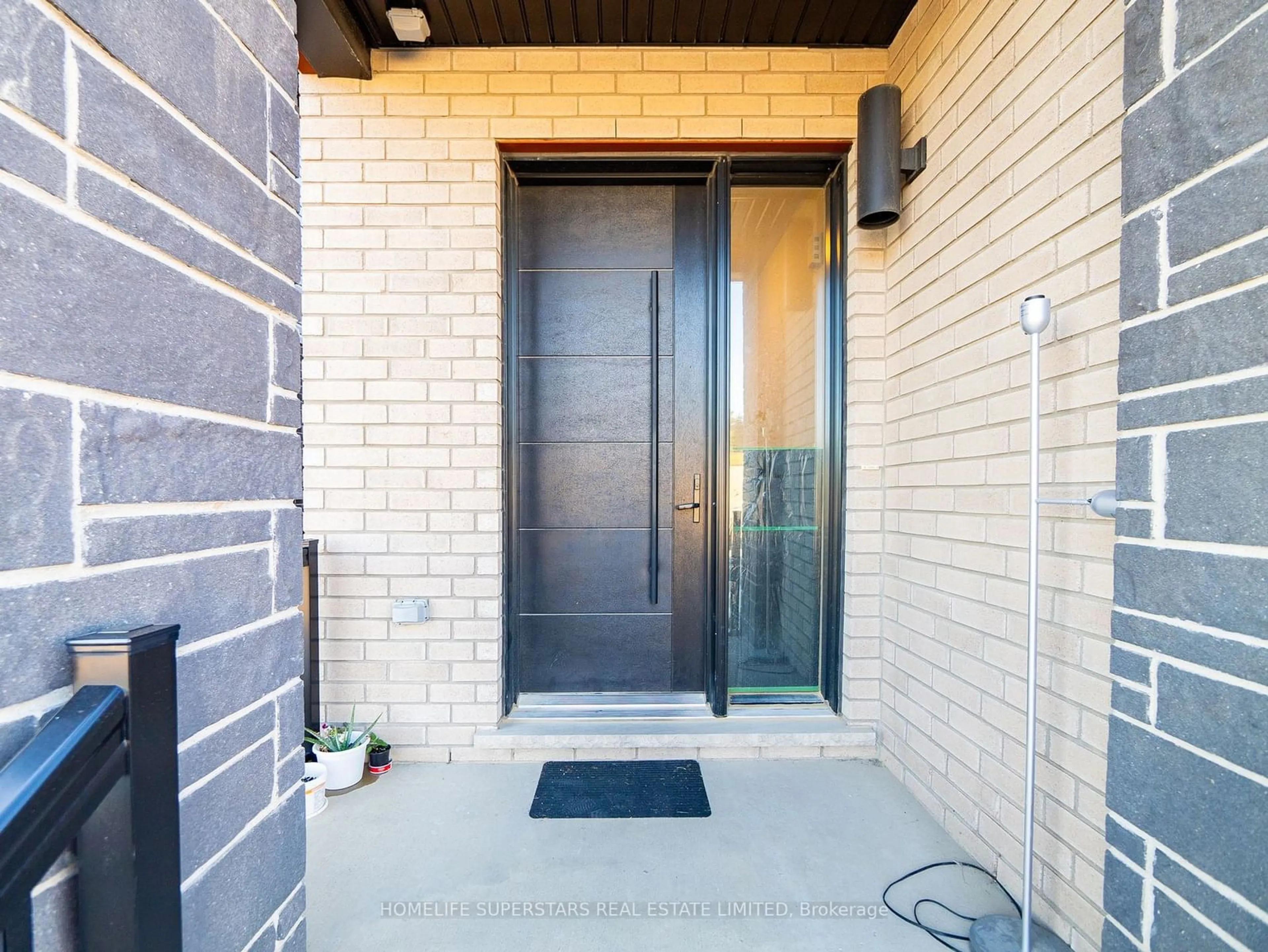 Indoor entryway, cement floor for 645 Benninger Dr, Kitchener Ontario N2E 0C9