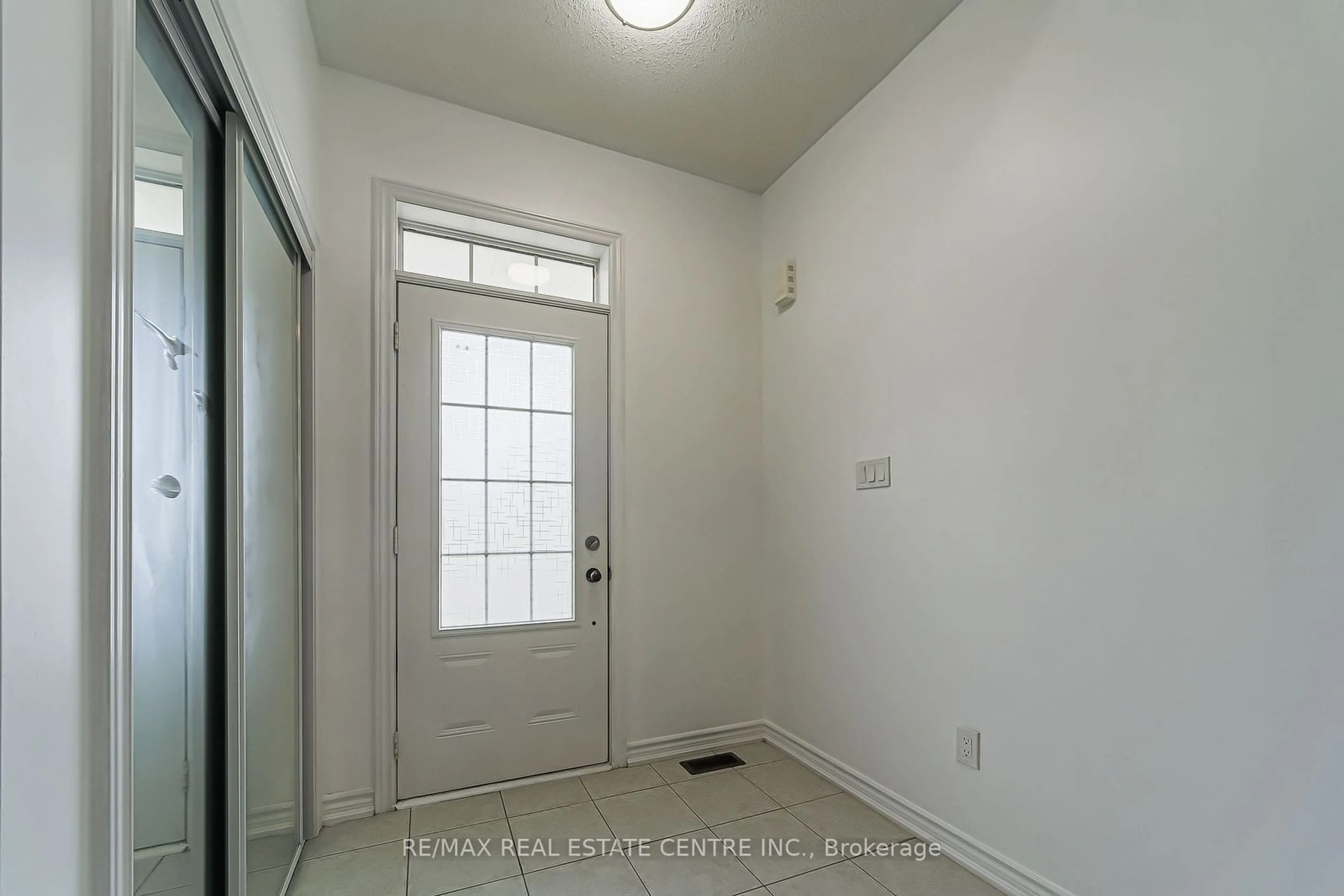 Indoor entryway, unknown floor for 808 O'Reilly Cres, Shelburne Ontario L9V 2S3