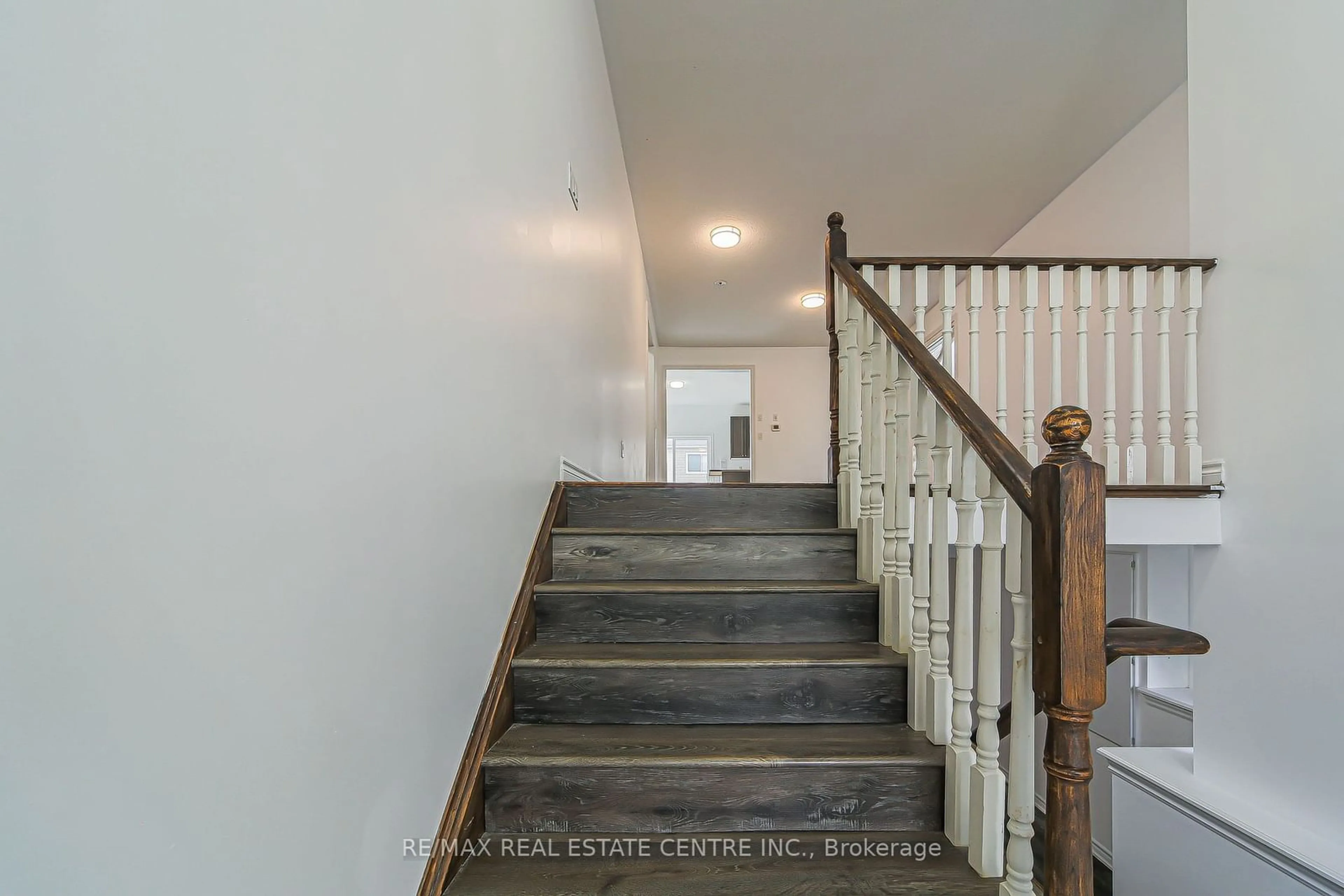 Stairs for 808 O'Reilly Cres, Shelburne Ontario L9V 2S3