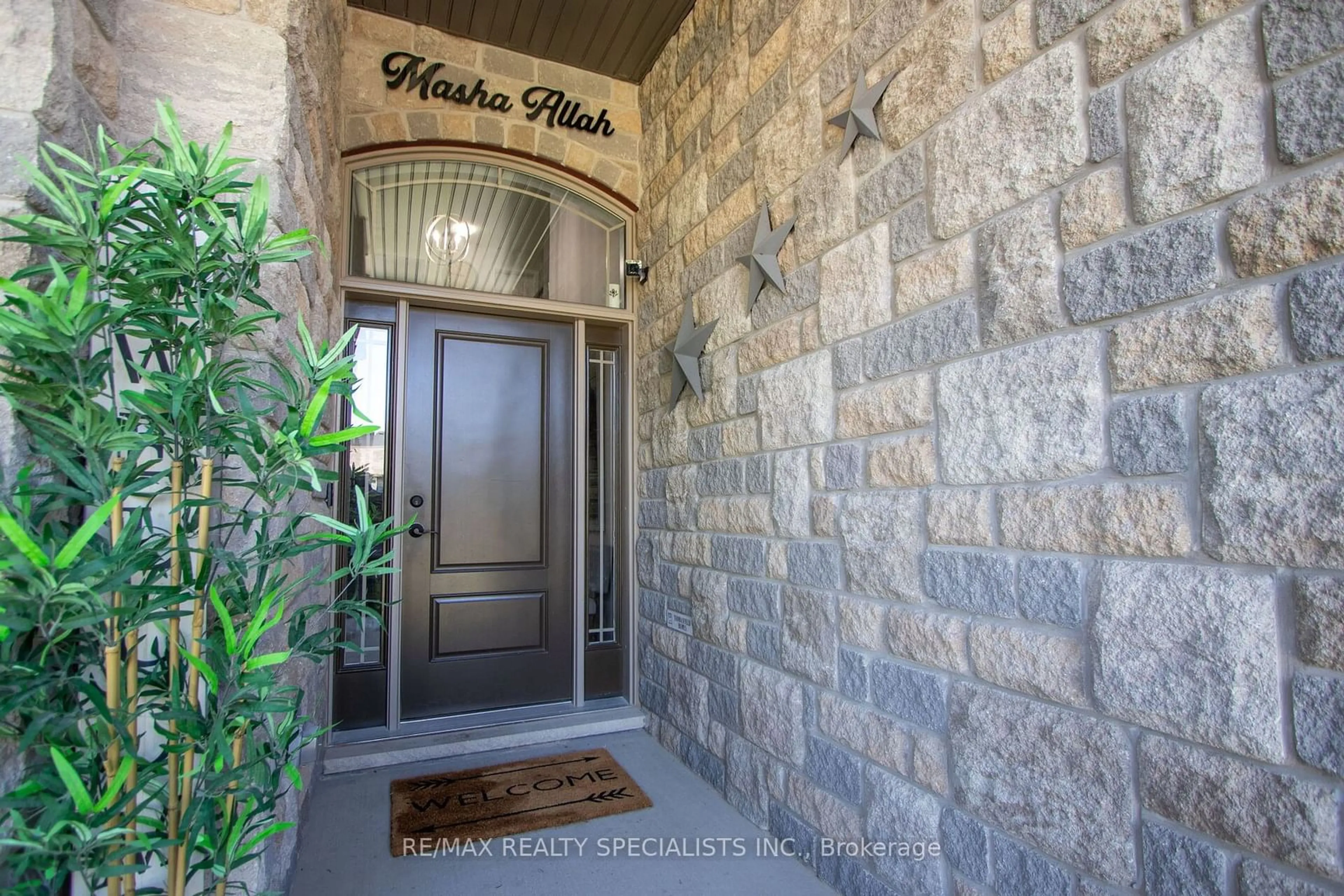 Indoor foyer, wood floors for 77 Taylor Dr, East Luther Grand Valley Ontario L9W 6P4