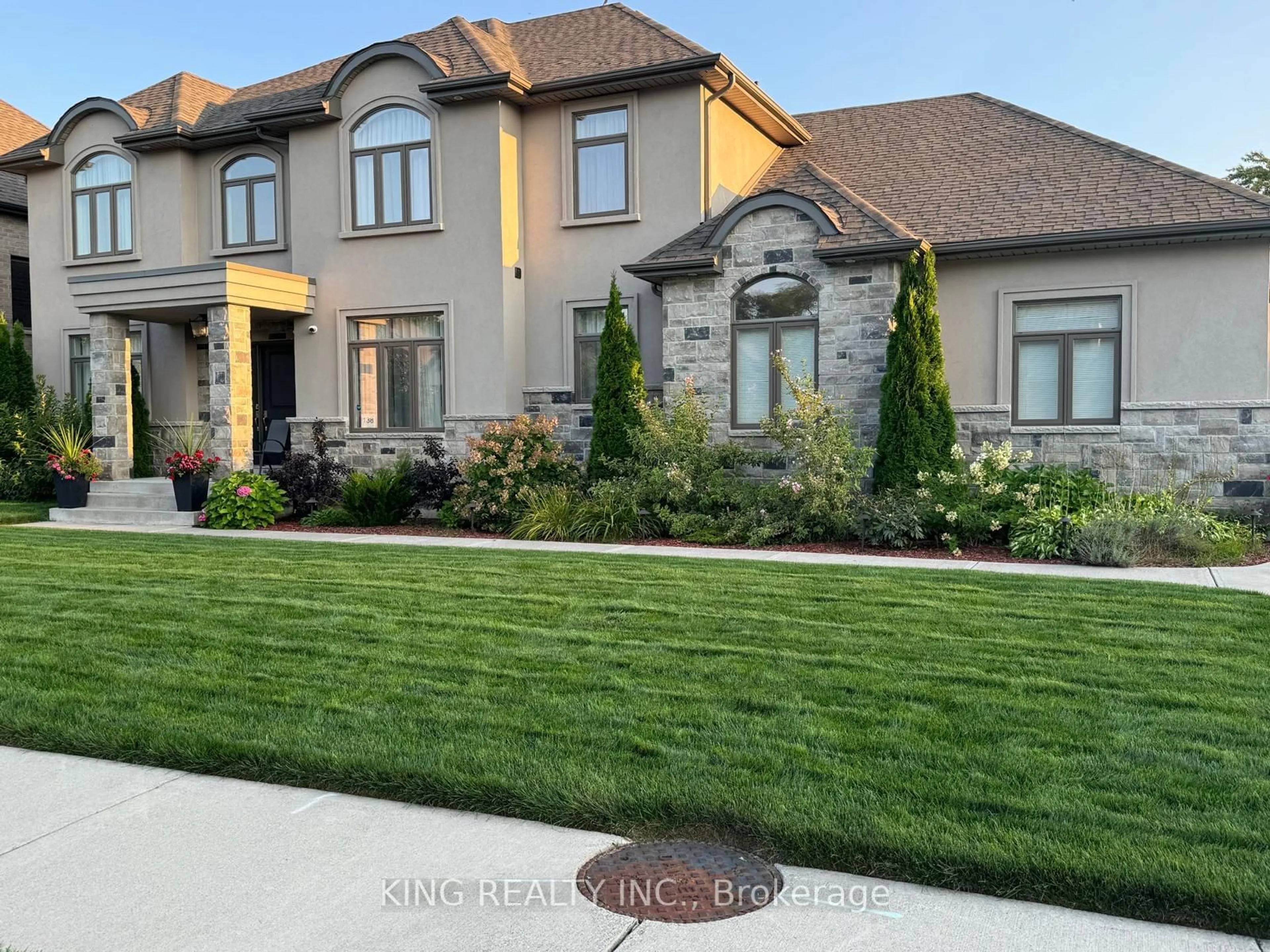 Frontside or backside of a home, the street view for 138 Ulster St, LaSalle Ontario N9J 1E7