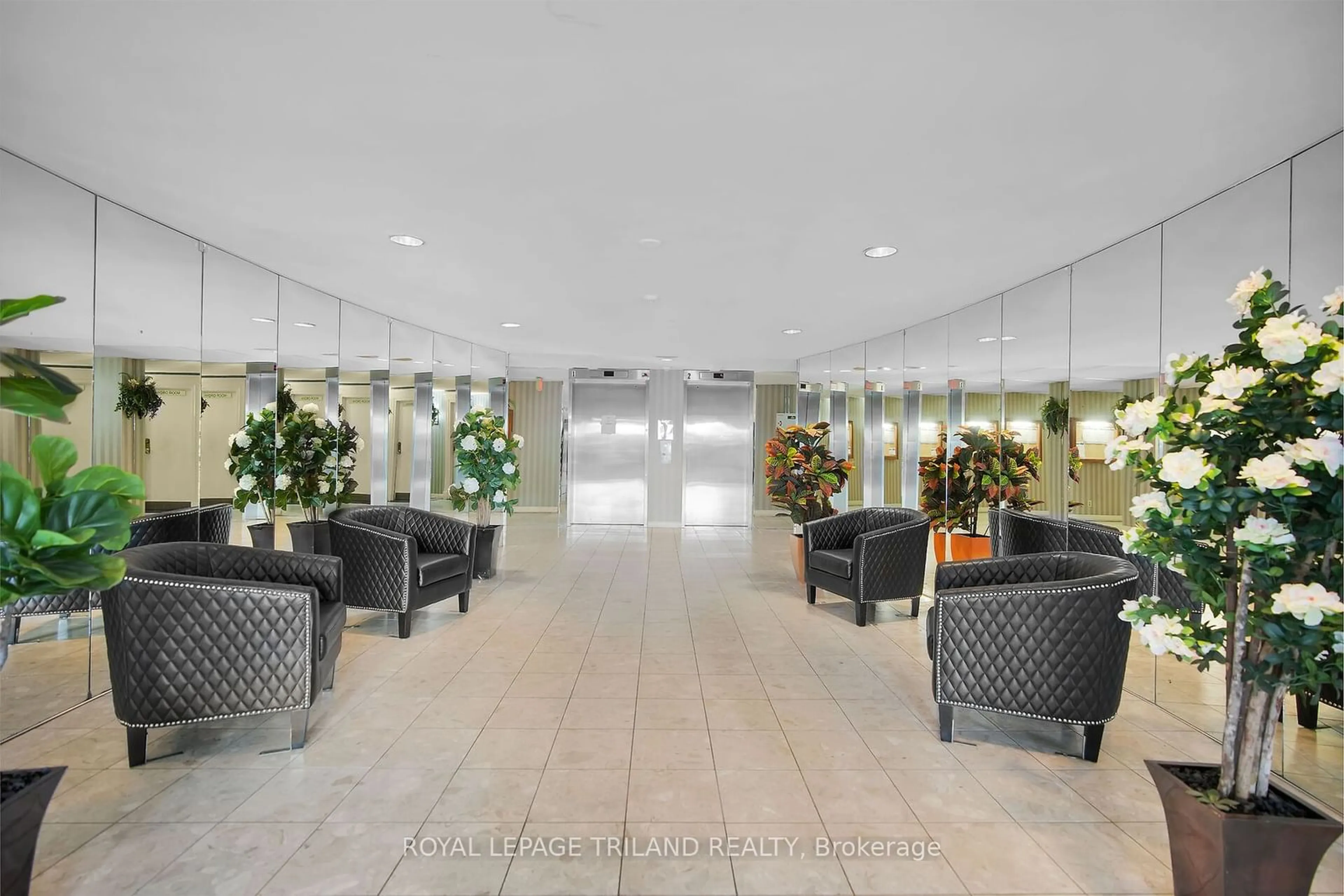 Indoor lobby, ceramic floors for 570 Proudfoot Lane #503, London Ontario N6H 4Z1