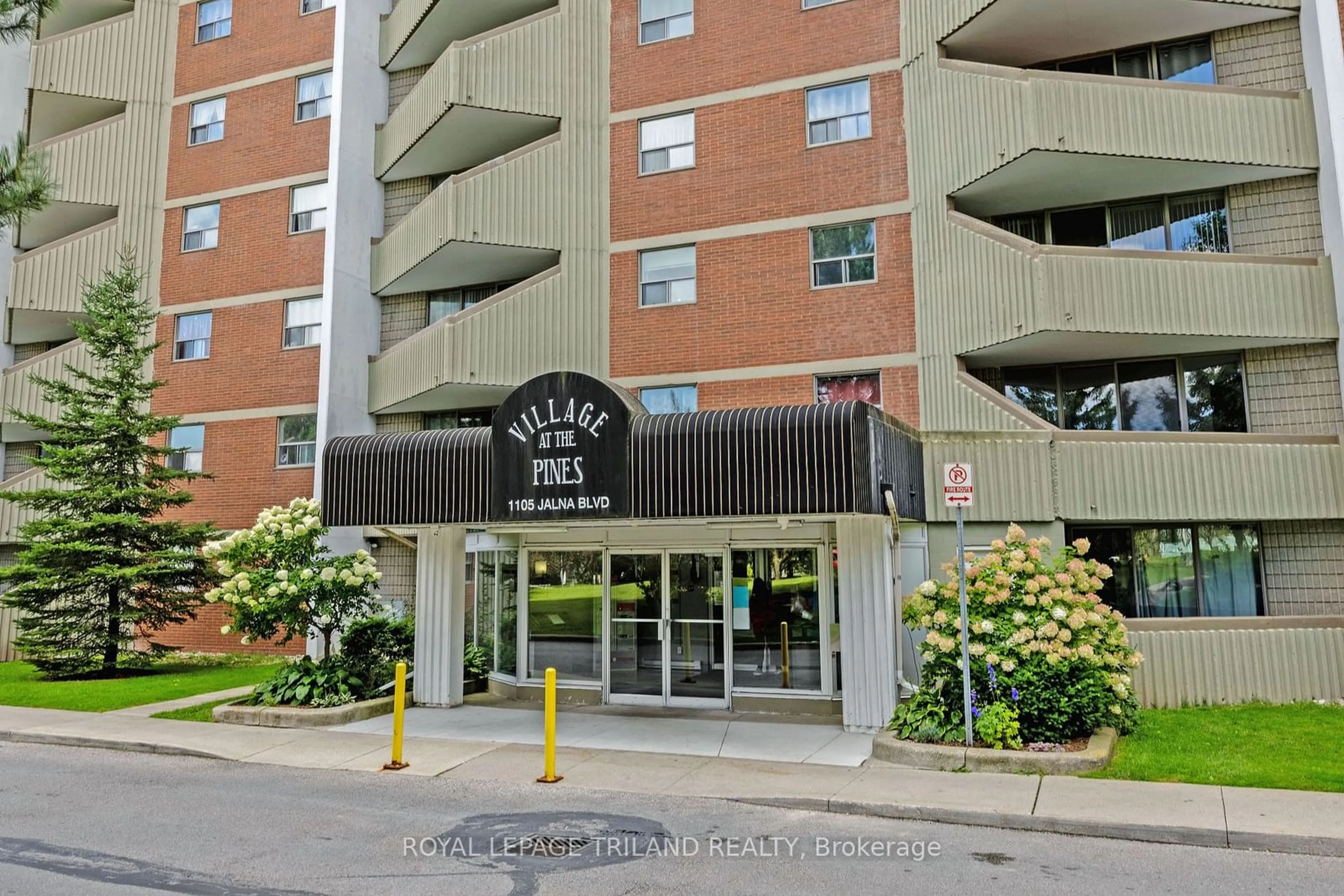 A pic from exterior of the house or condo, the front or back of building for 1105 Jalna Blvd #201, London Ontario N6E 2S9