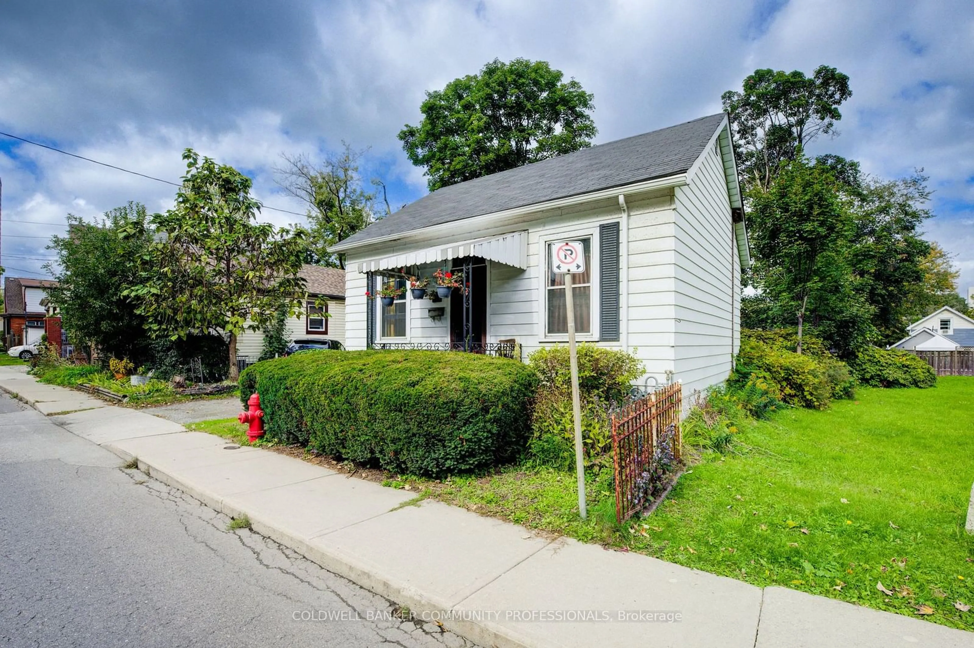 A pic from exterior of the house or condo, cottage for 249 Charlton Ave, Hamilton Ontario L8N 1Z3