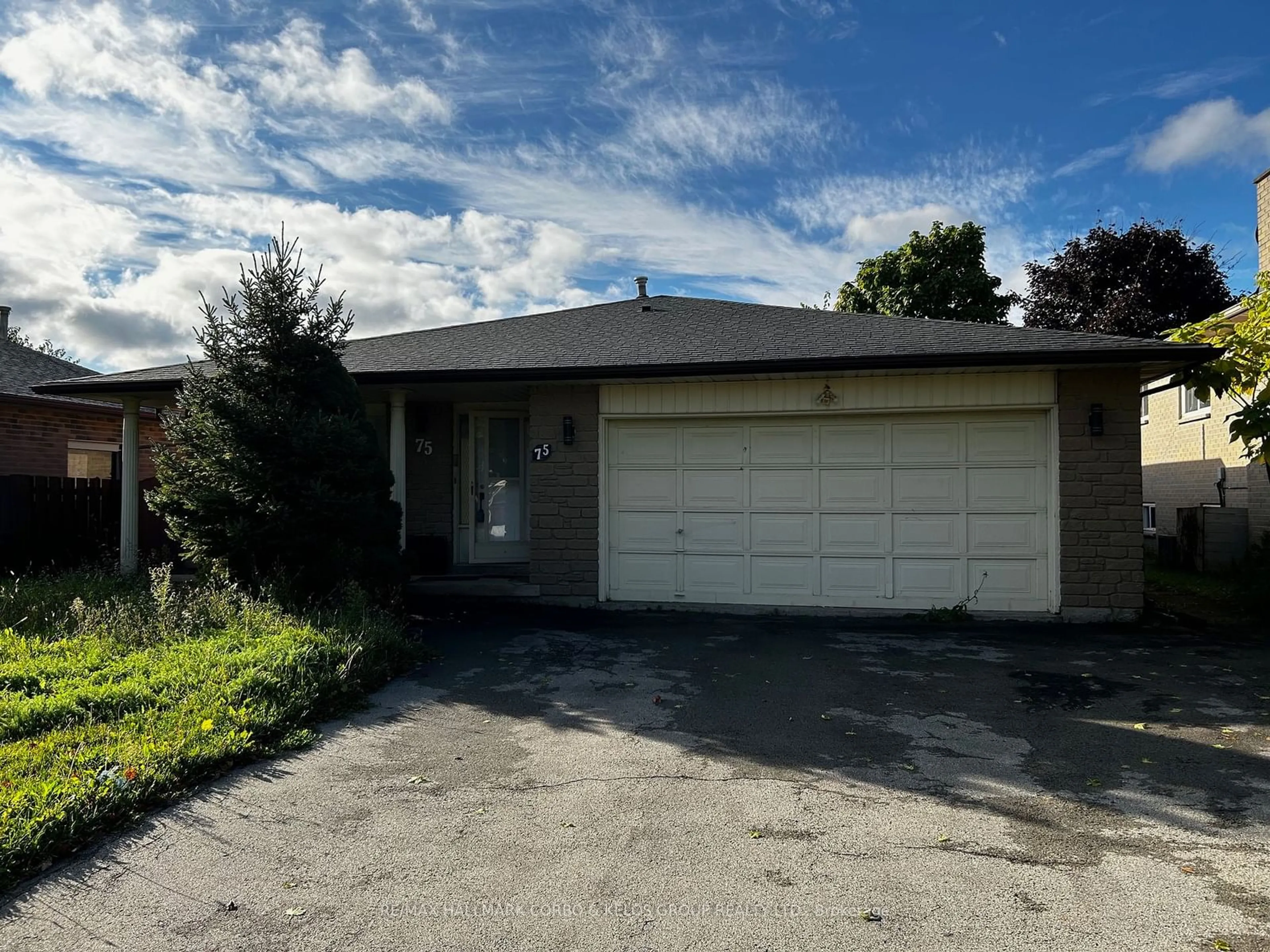 Frontside or backside of a home, the street view for 75 College Park Dr, Welland Ontario L3C 6Z7