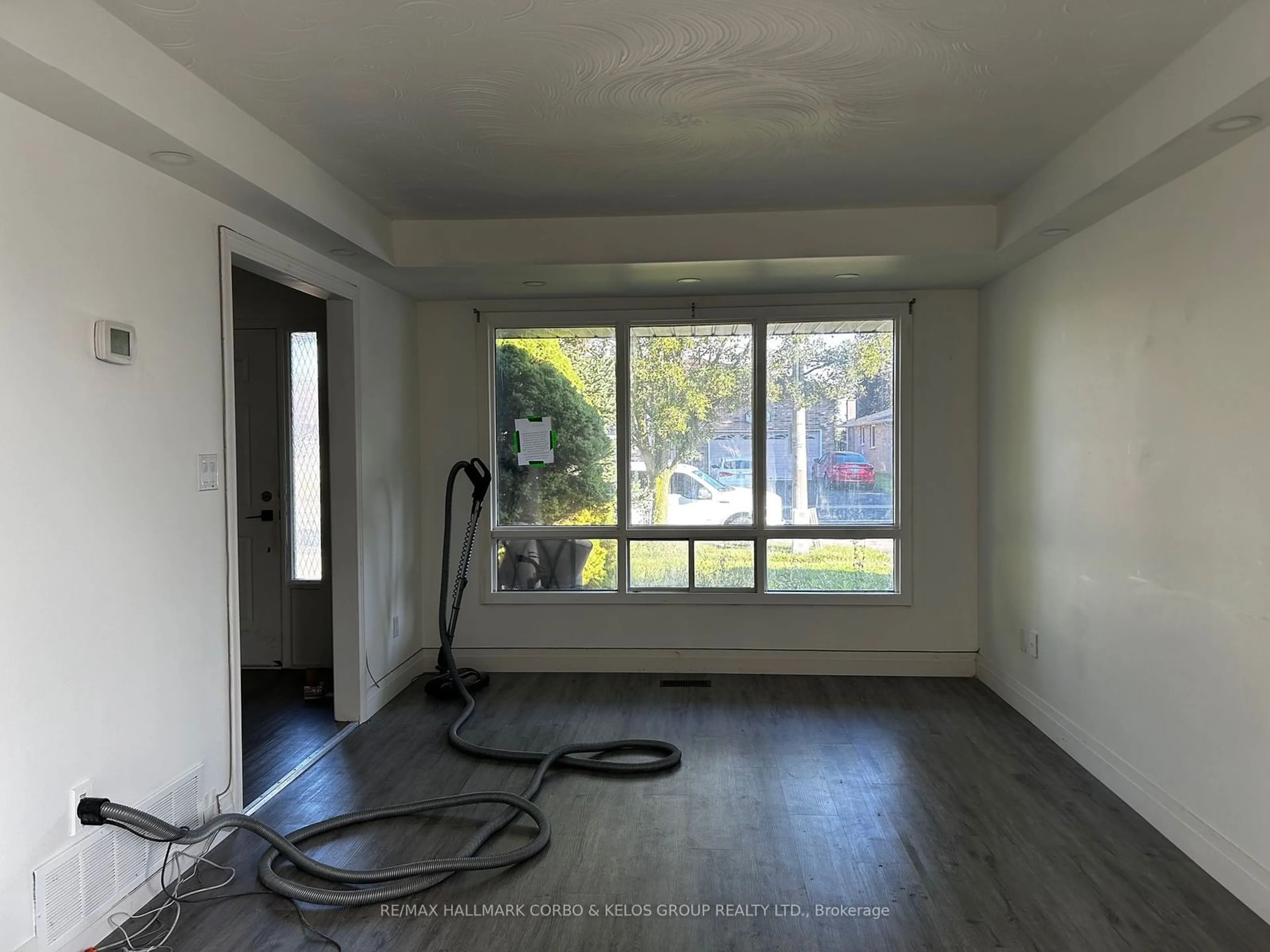 A pic of a room, wood floors for 75 College Park Dr, Welland Ontario L3C 6Z7