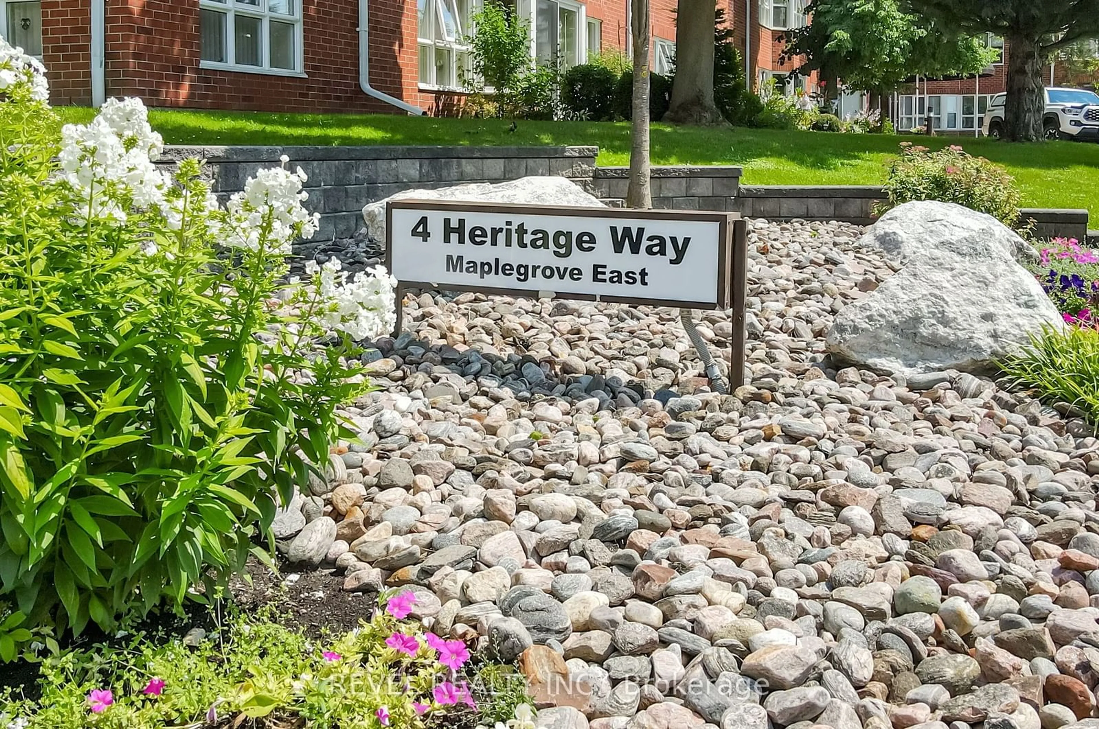 Indoor entryway for 4 Heritage Way #308, Kawartha Lakes Ontario K9V 5Z2