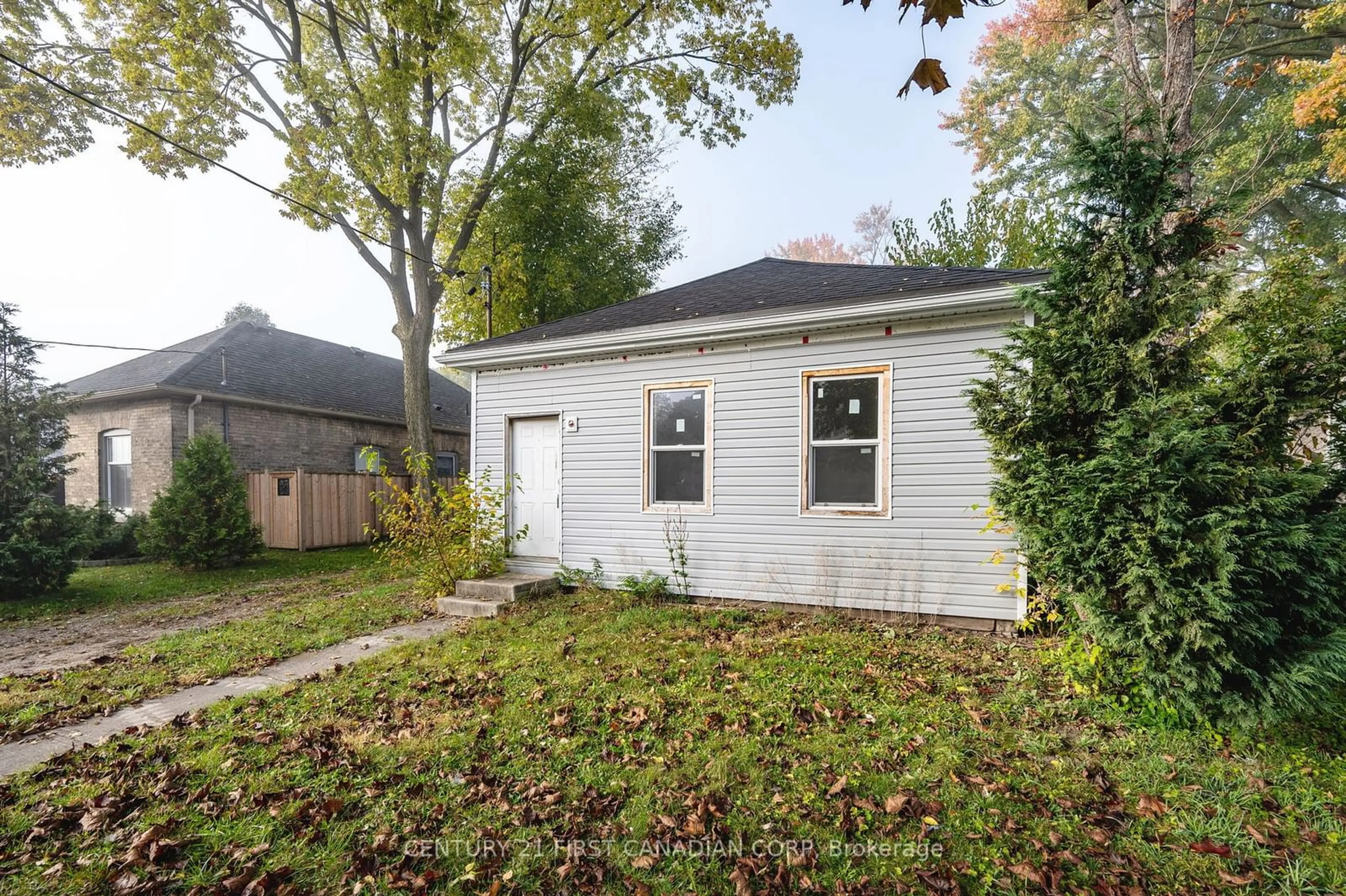 Shed for 435 Charlotte St, London Ontario N5W 4A5