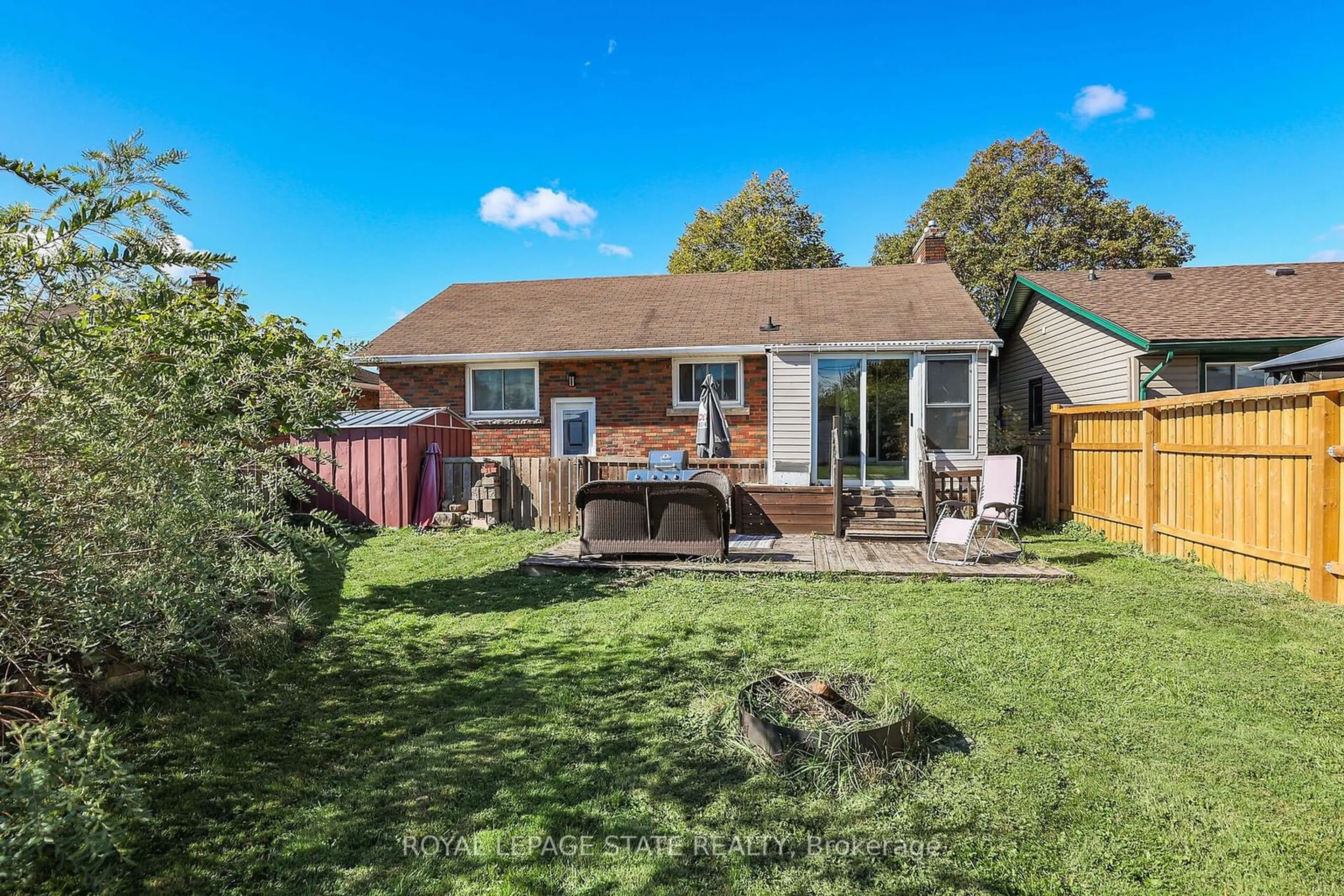 Frontside or backside of a home, the fenced backyard for 44 Golden Blvd, Welland Ontario L3B 1H4