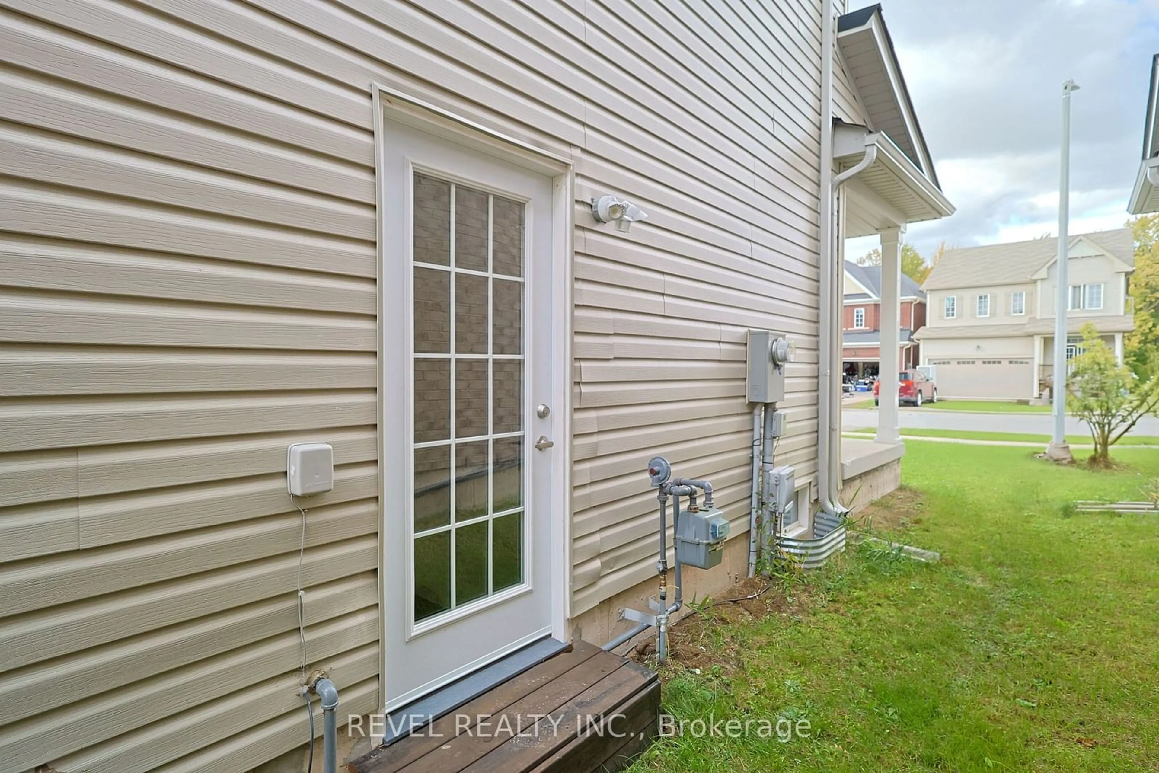 A pic from exterior of the house or condo, cottage for 7814 Hackberry Tr, Niagara Falls Ontario L2H 3R4