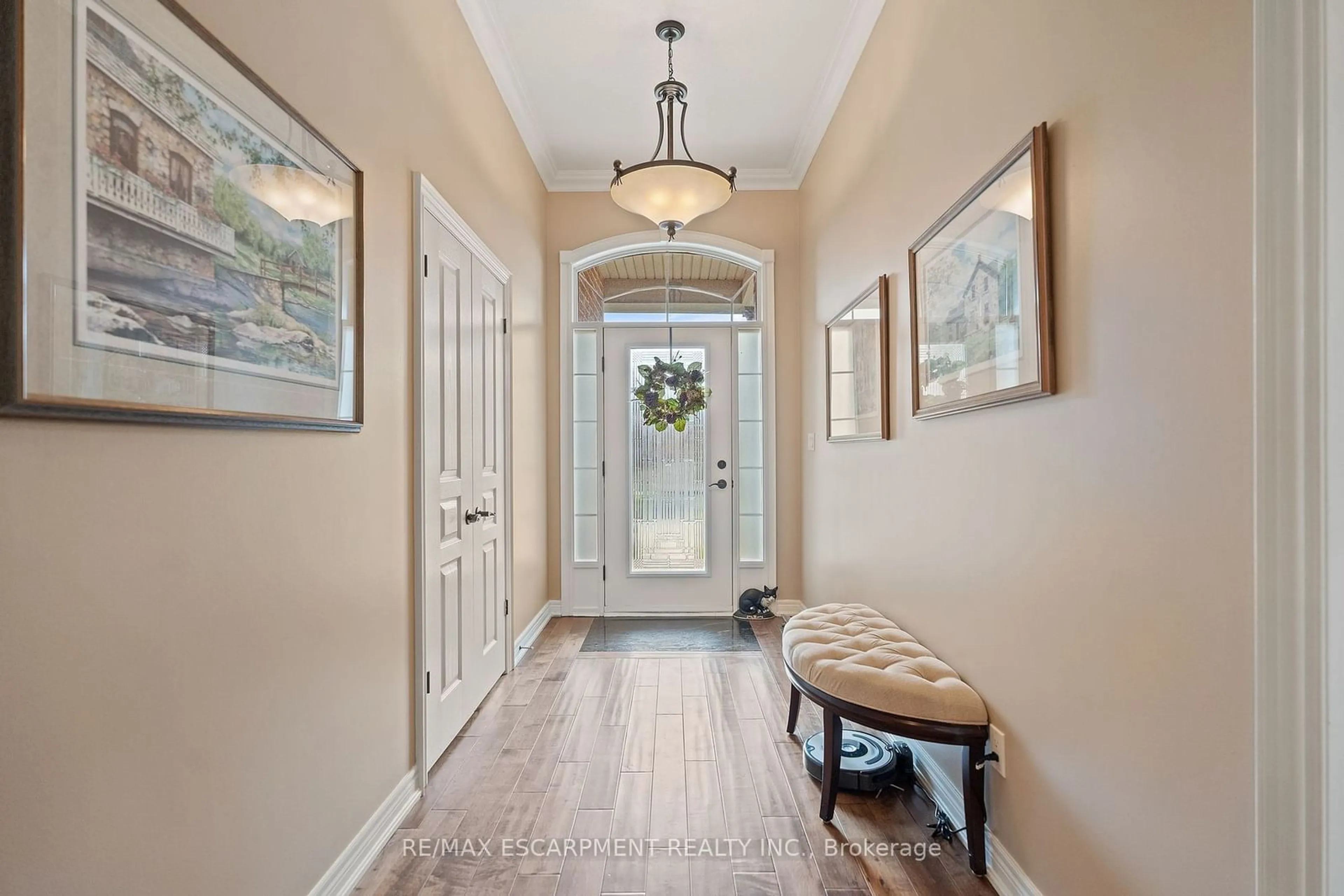 Indoor entryway, wood floors for 26 Muirfield Tr, Welland Ontario L3B 6G7