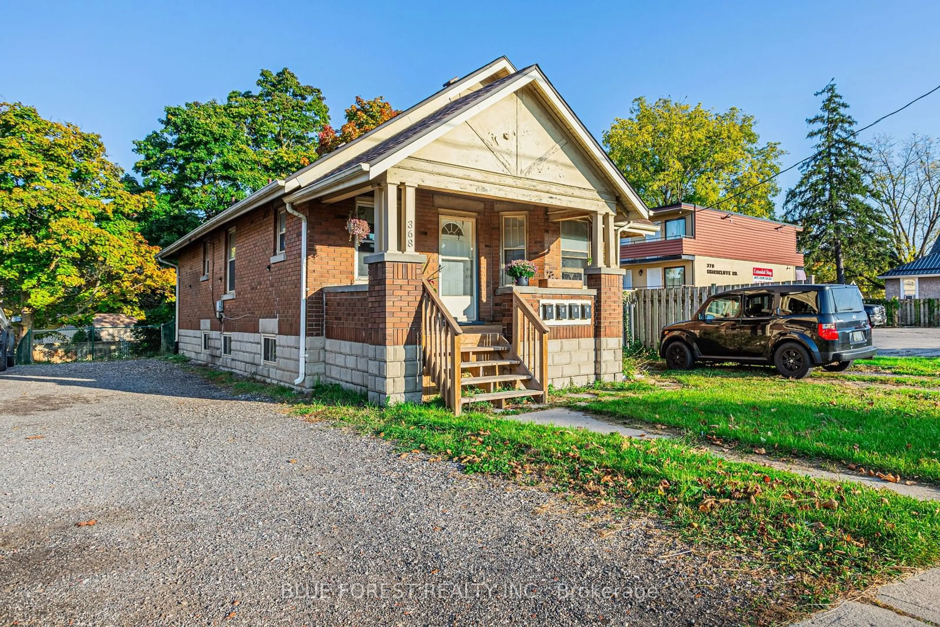 Home with brick exterior material for 368 Wharncliffe Rd, London Ontario N6J 2M1