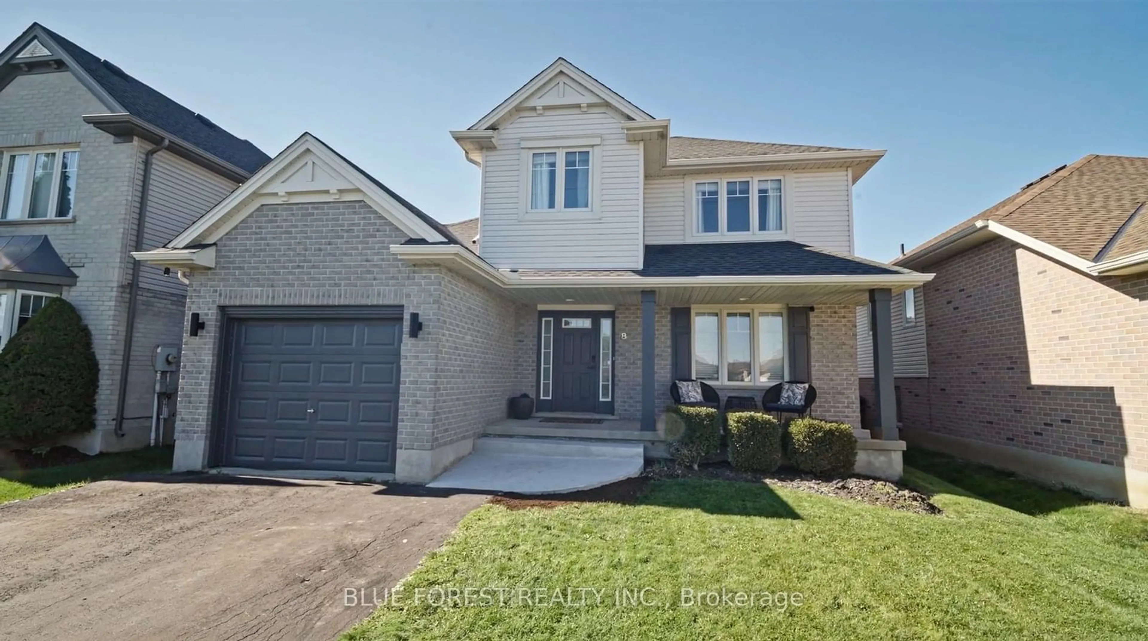 Frontside or backside of a home, the street view for 8 Meadowvale Dr, St. Thomas Ontario N5P 4P2