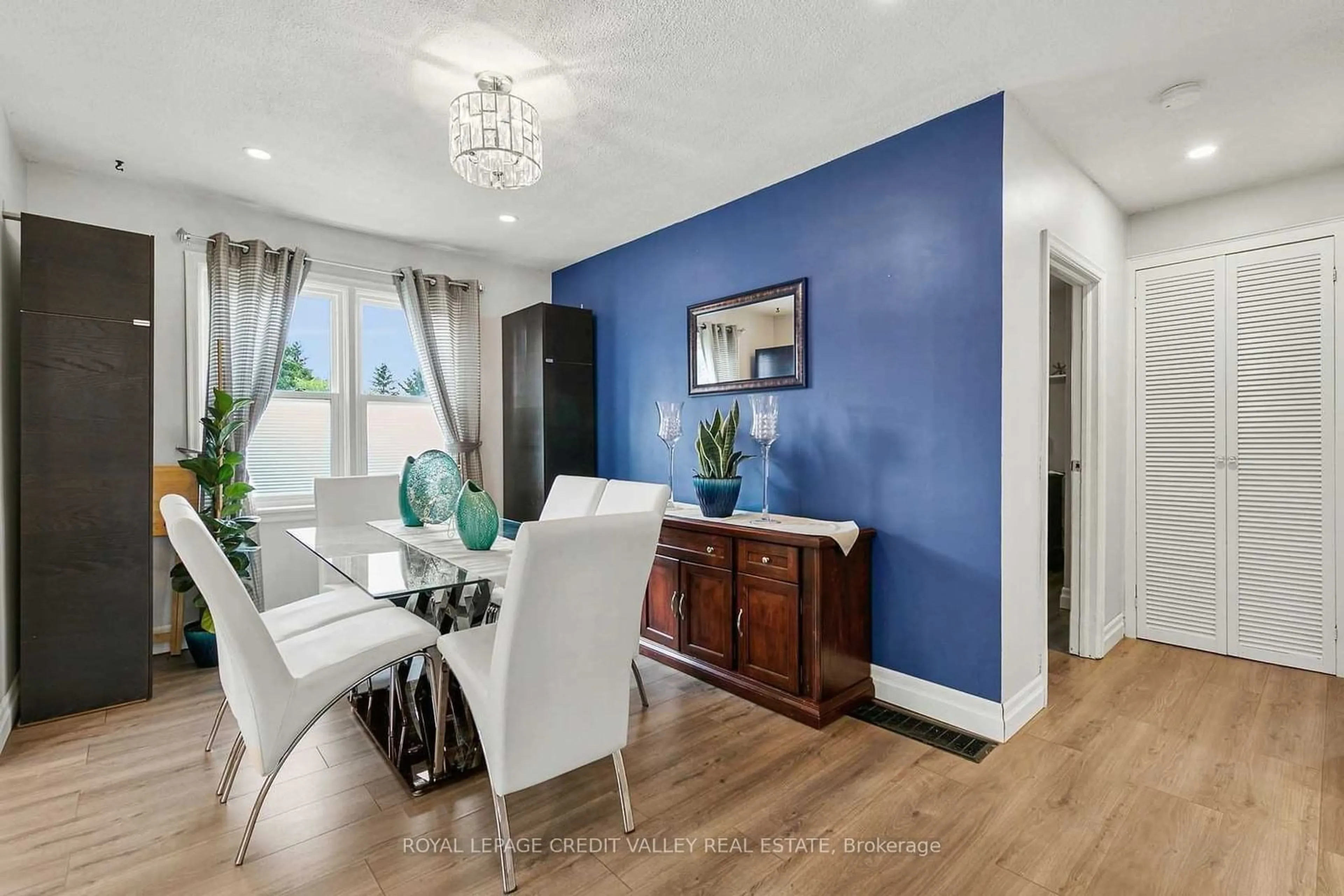 Dining room, wood floors for 58 Henry St, Cambridge Ontario N1R 3W4