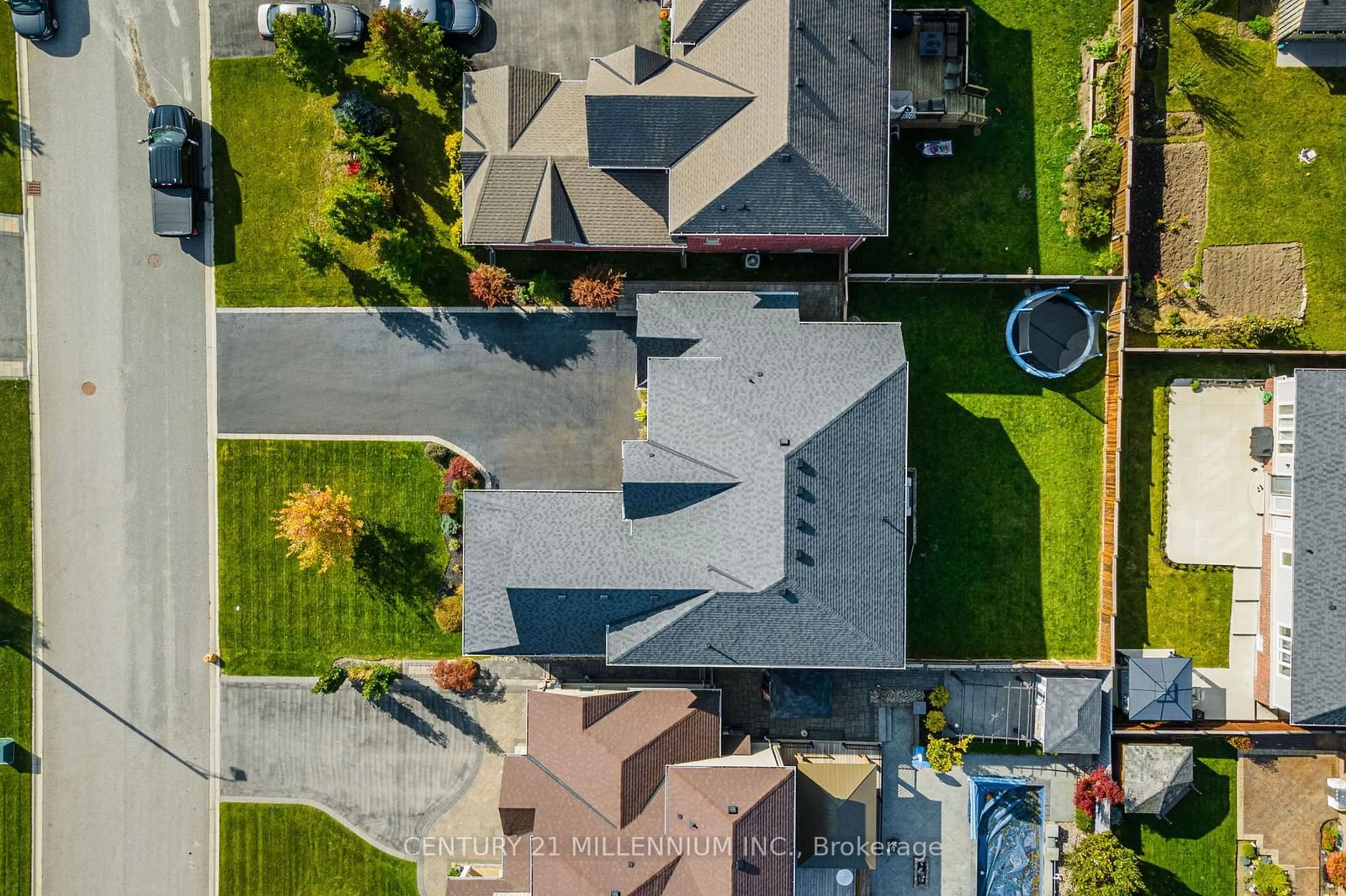 Frontside or backside of a home, the street view for 35 Ketchum St, Mono Ontario L9W 6T4