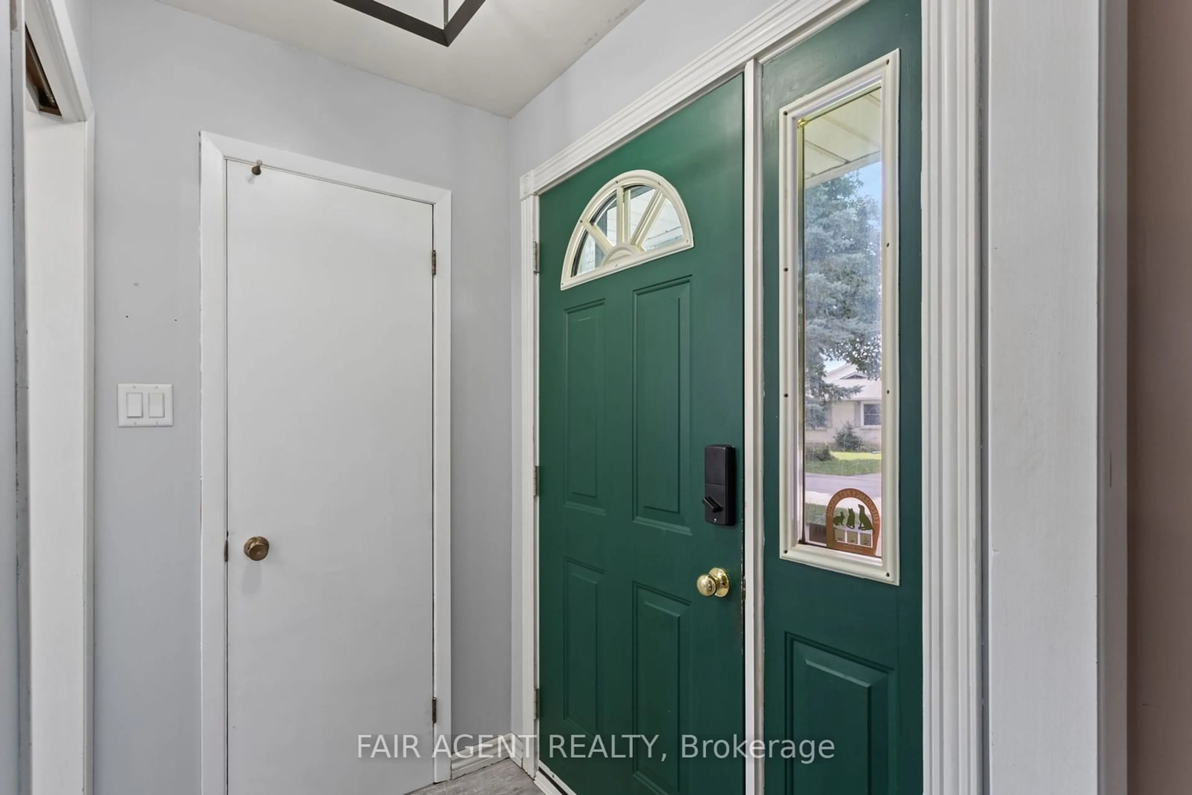 Indoor entryway, wood floors for 28 ARCHER Cres, London Ontario N6E 2A5