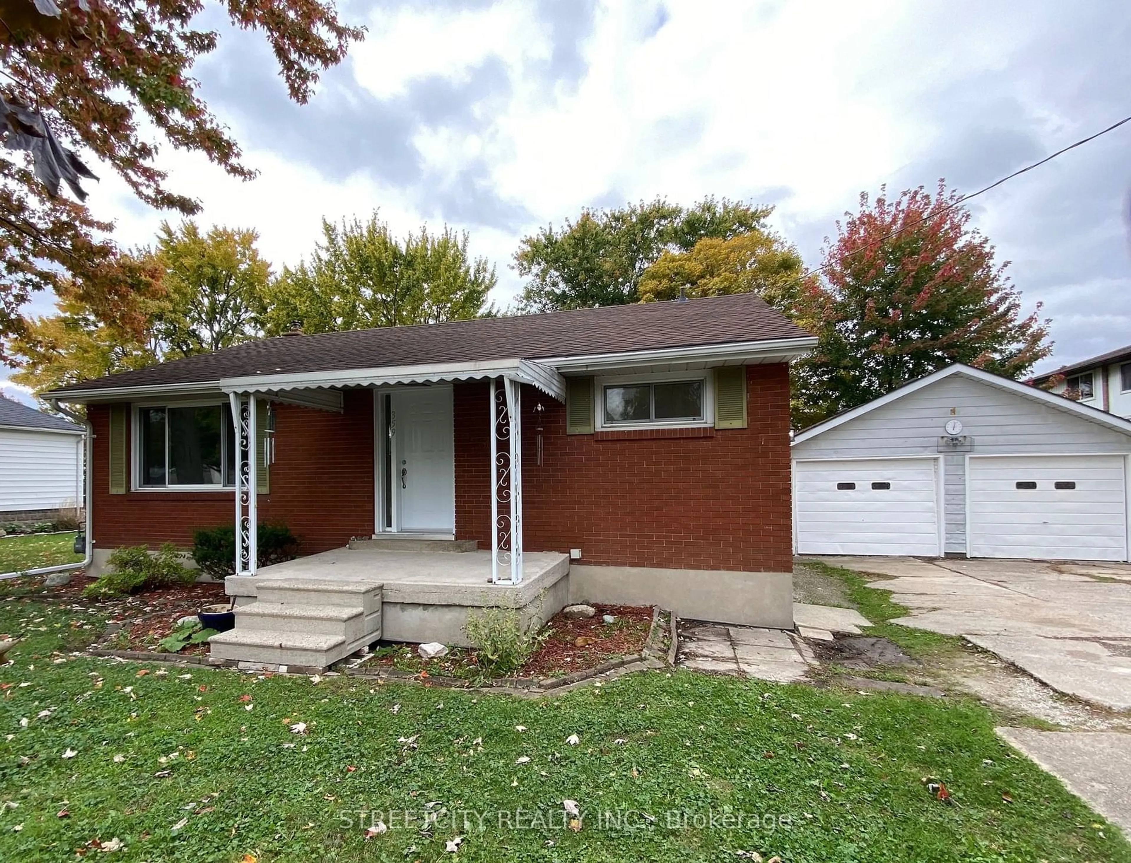 Home with brick exterior material for 359 Murray St, St. Clair Ontario N0N 1G0