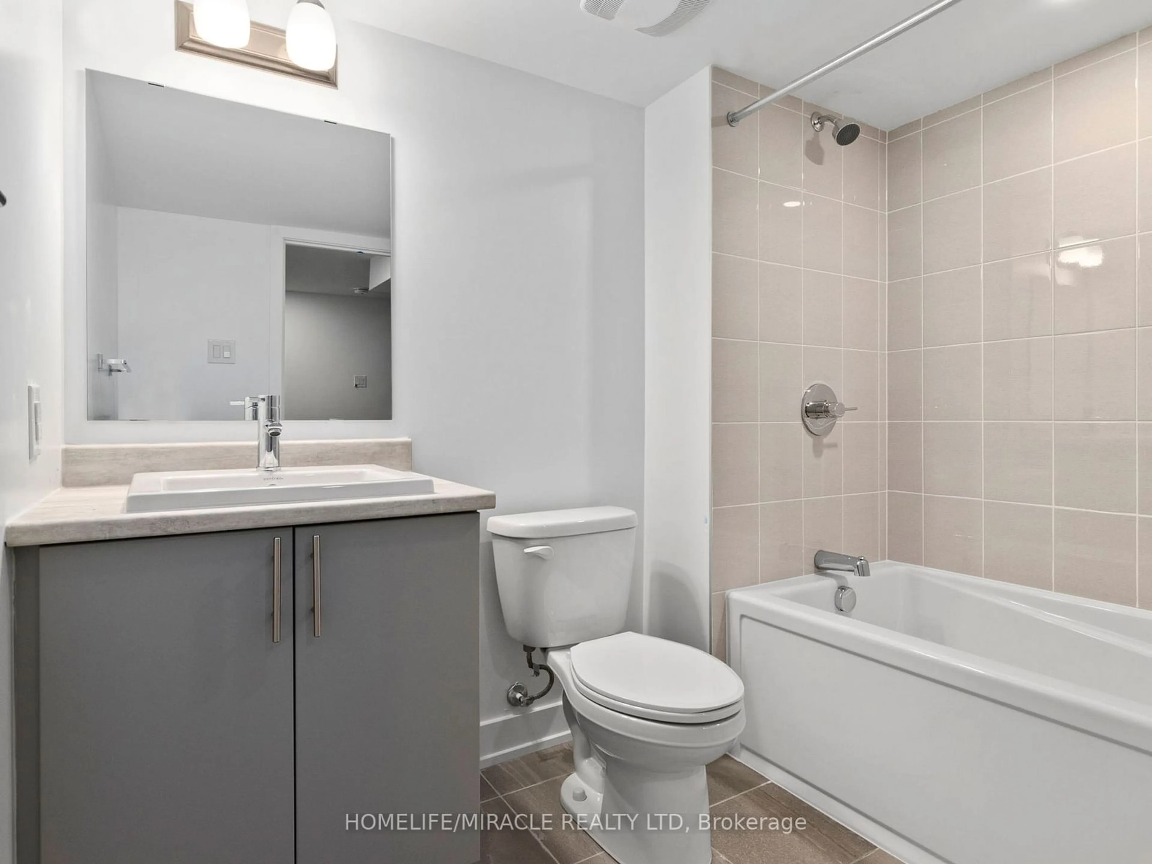 Standard bathroom for 321 Makobe Lane, Blossom Park - Airport and Area Ontario K4M 0M1