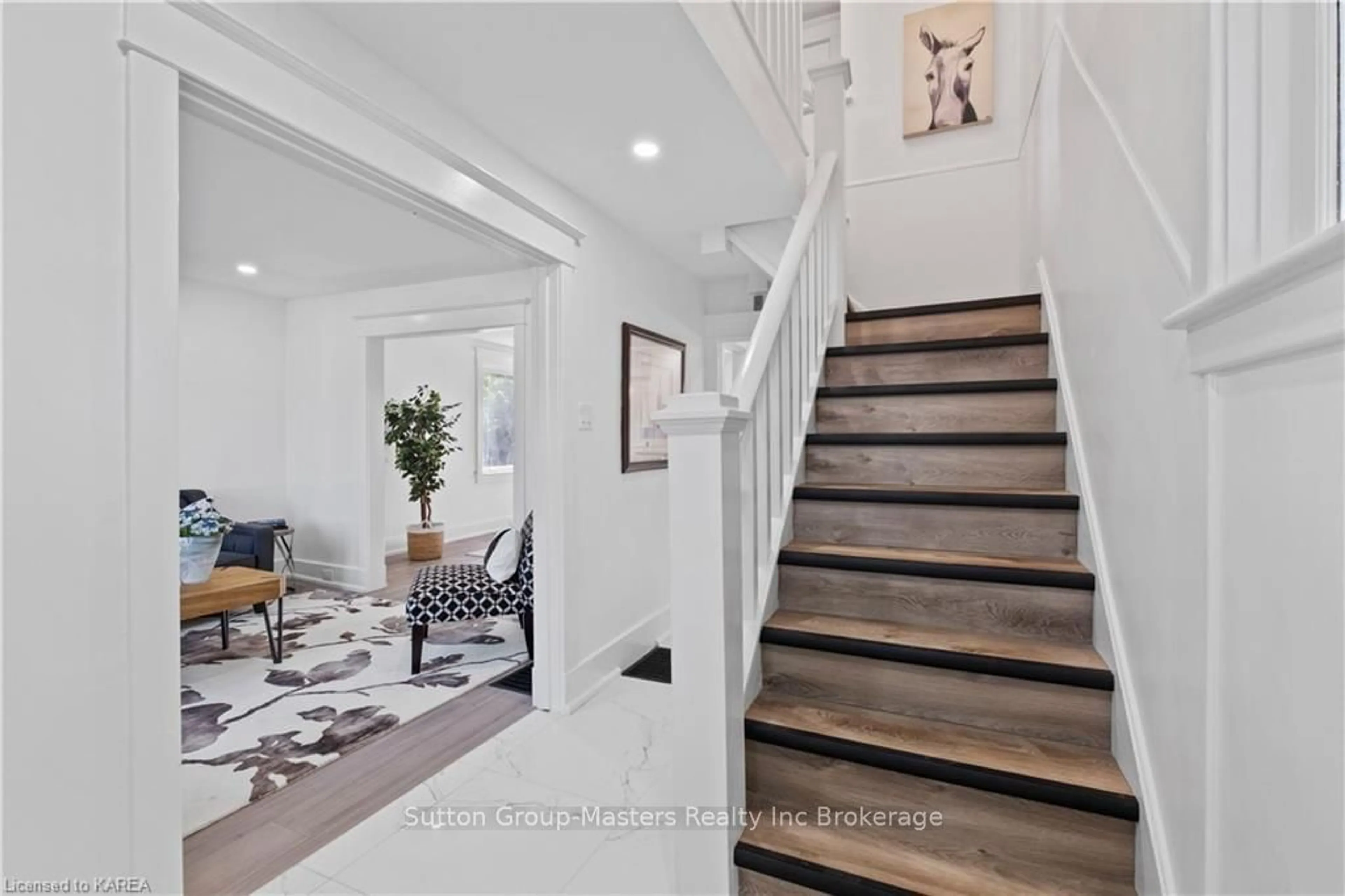 Indoor entryway, wood floors for 4061 BATH Rd, Kingston Ontario K7M 4Y6