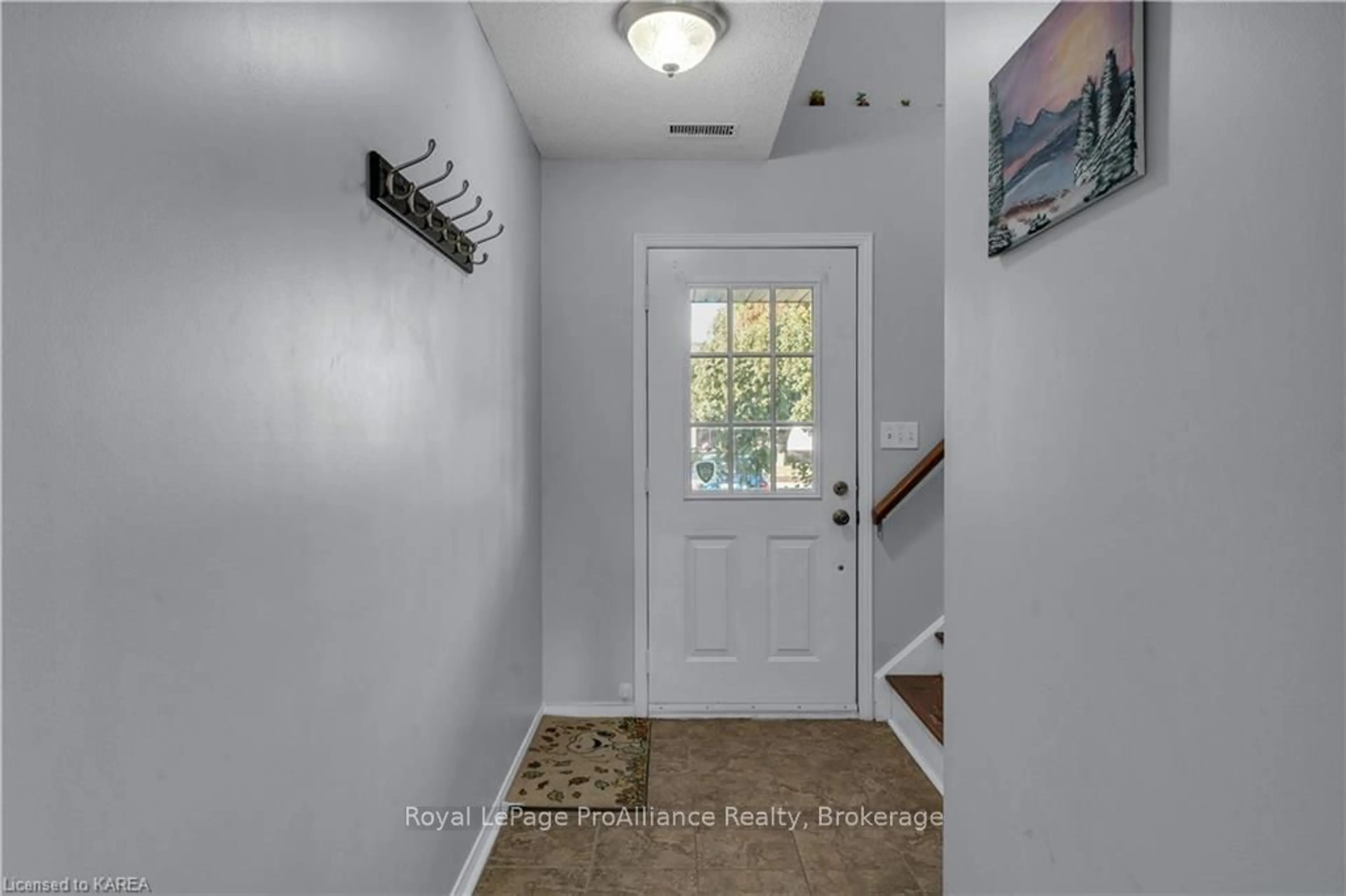 Indoor entryway, wood floors for 513 FARNHAM Crt, Kingston Ontario K7M 8Y1