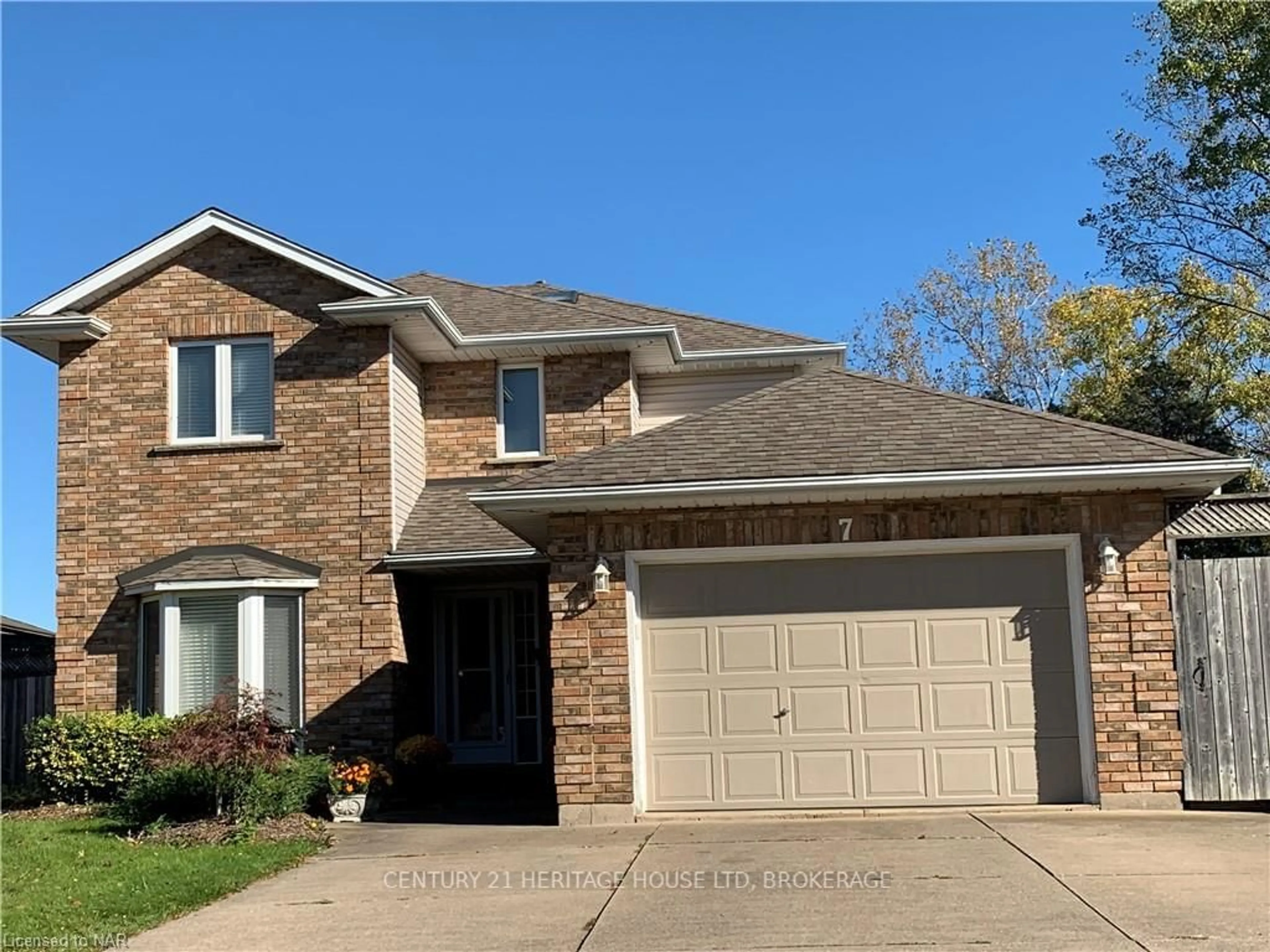 Frontside or backside of a home, the street view for 7 MIRANDA Crt, Welland Ontario L3C 7C7