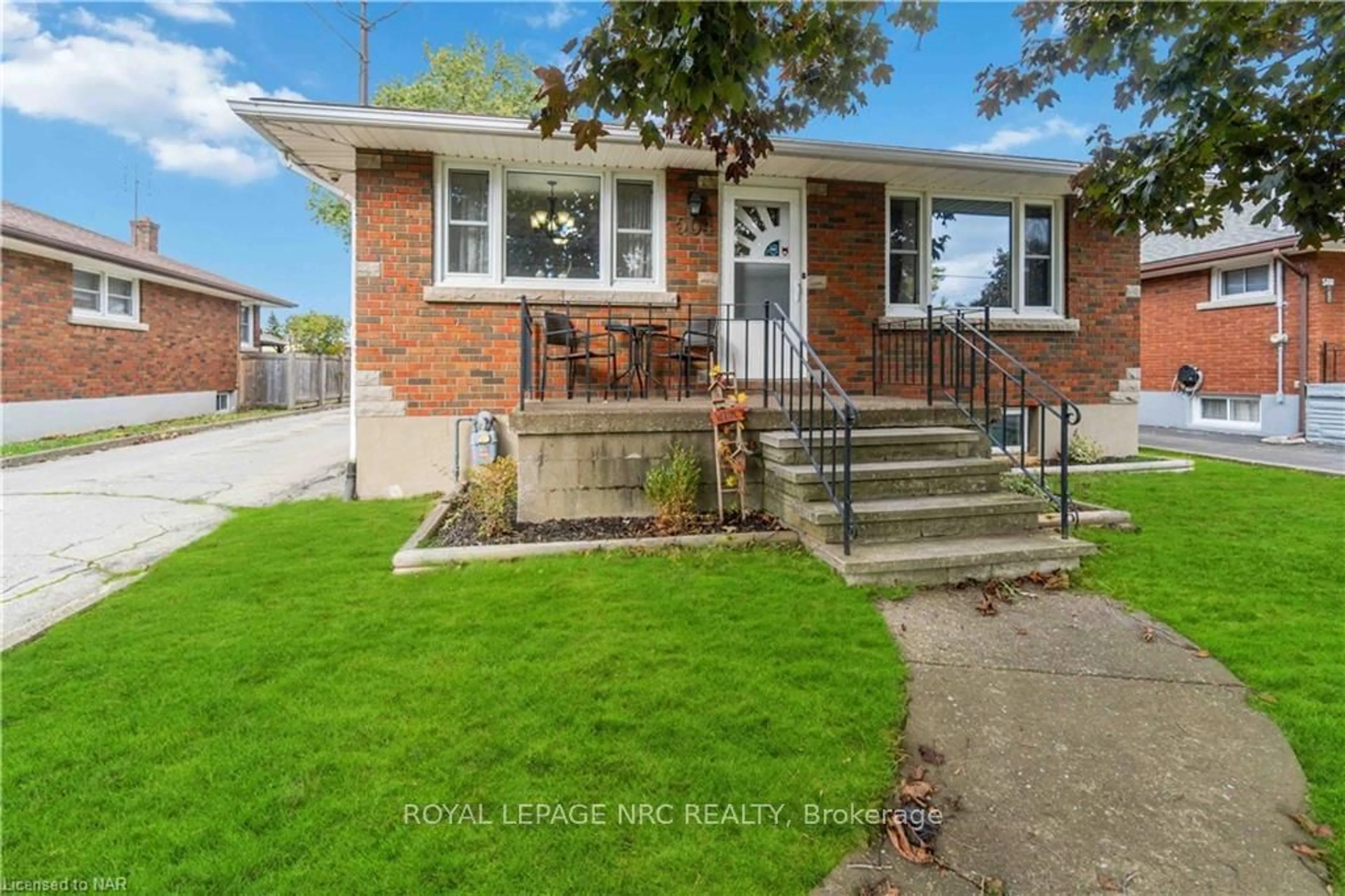 Frontside or backside of a home, the street view for 504 BELL St, Port Colborne Ontario L3K 1K7