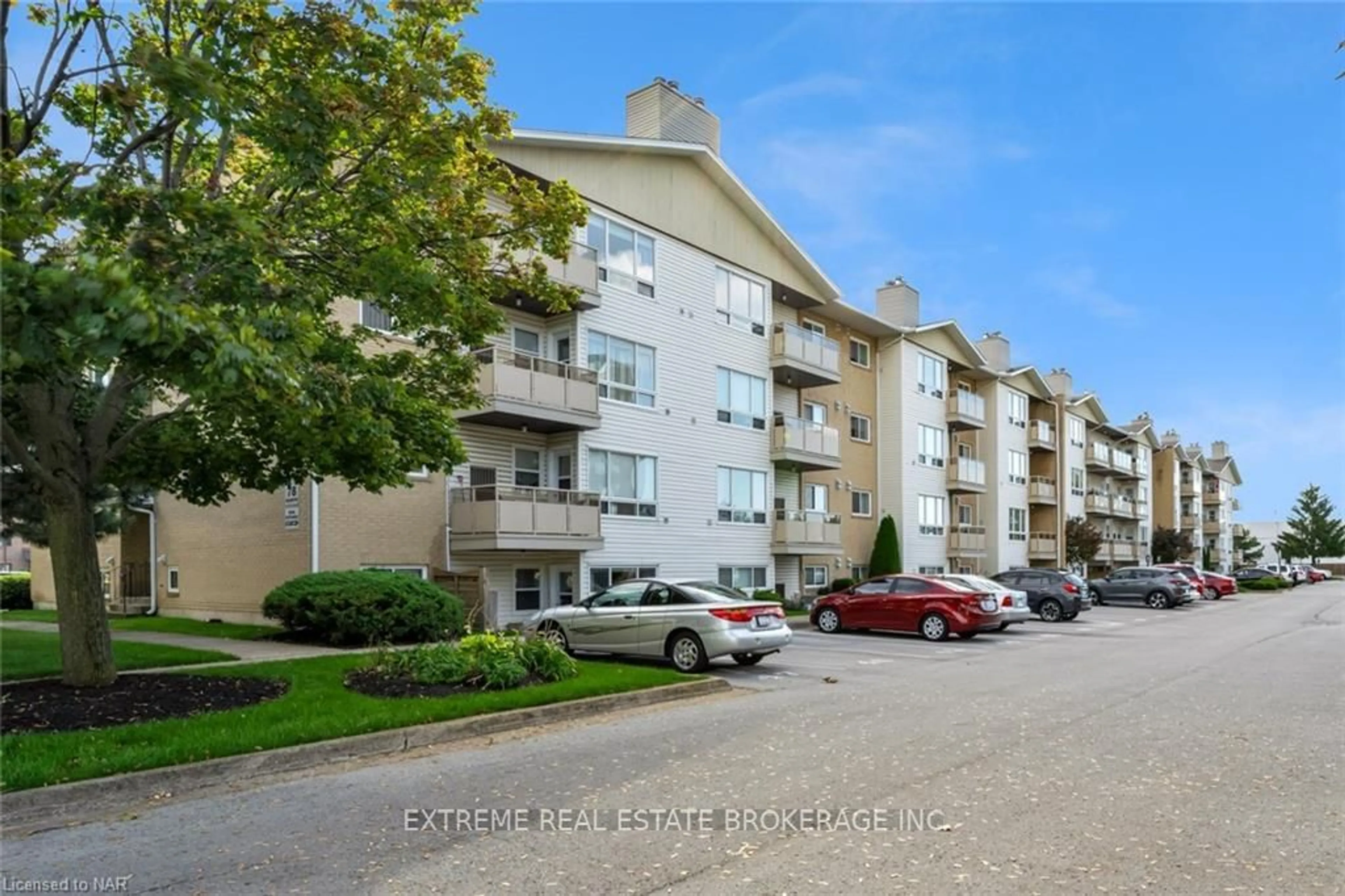 A pic from exterior of the house or condo, the street view for 78 ROEHAMPTON Ave #209, St. Catharines Ontario L2M 7W9