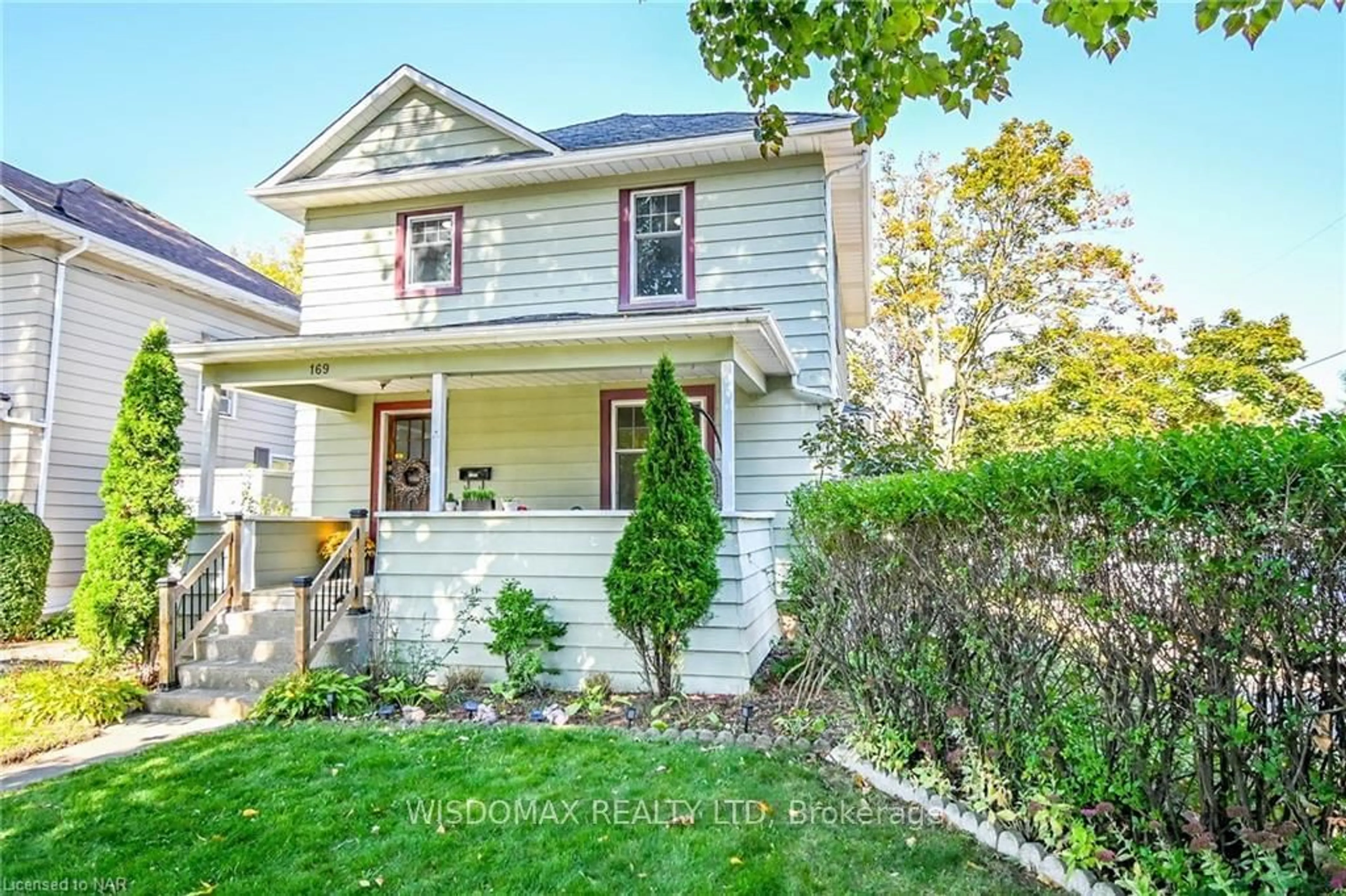 Frontside or backside of a home, cottage for 169 RUSSELL Ave, St. Catharines Ontario L2R 1W5