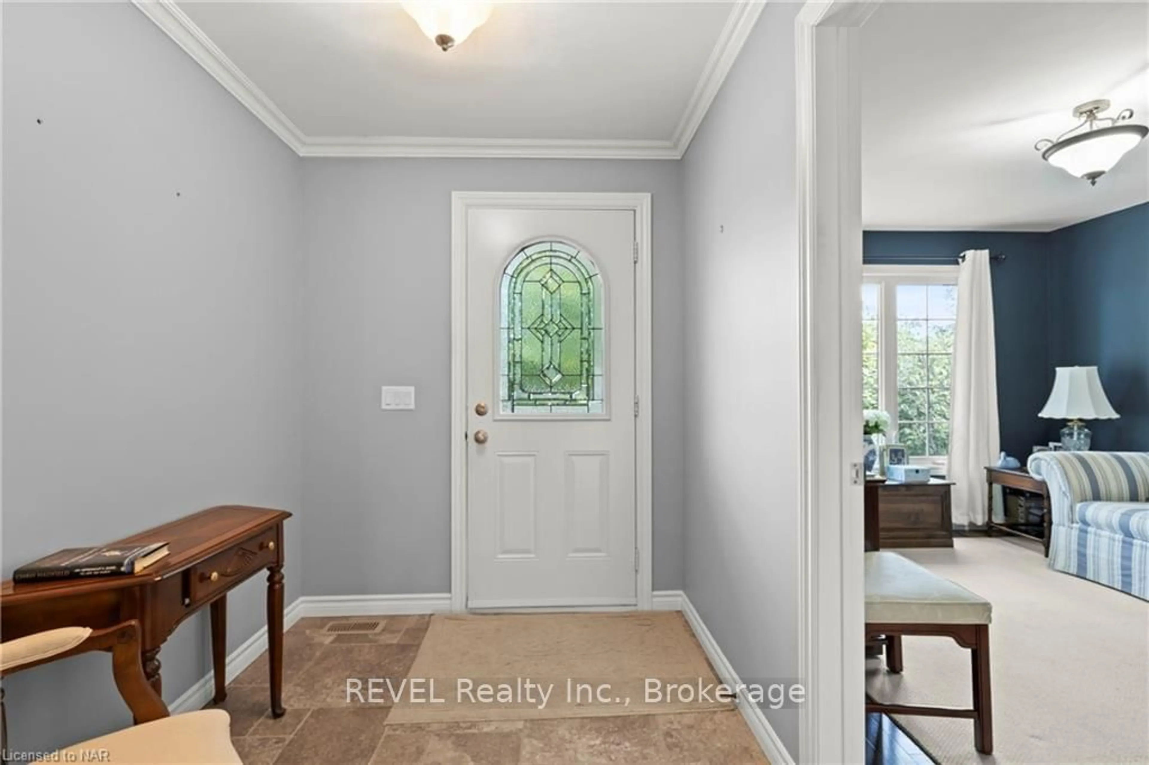 Indoor entryway, wood floors for 3920 PRIMROSE Lane, Lincoln Ontario L0R 2C0