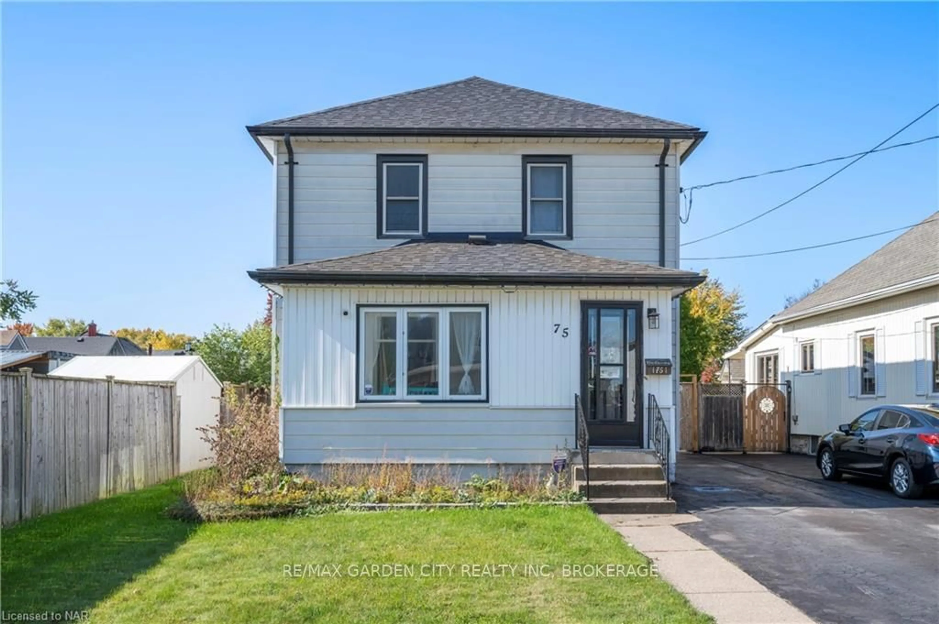 Frontside or backside of a home, cottage for 75 CROWLAND Ave, Welland Ontario L3B 1X1