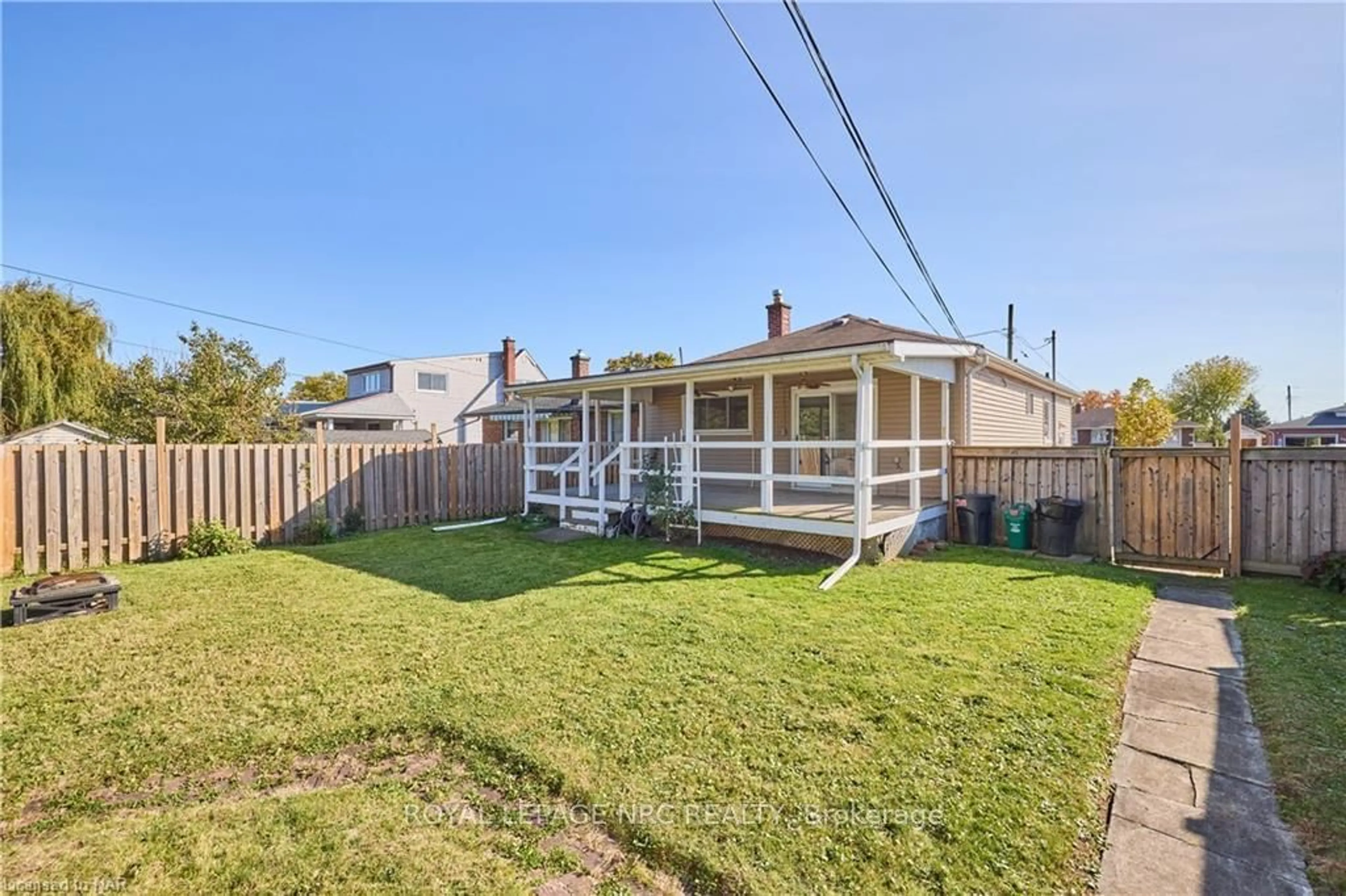 Frontside or backside of a home, the fenced backyard for 66 ROSE Ave, Thorold Ontario L2V 3C8