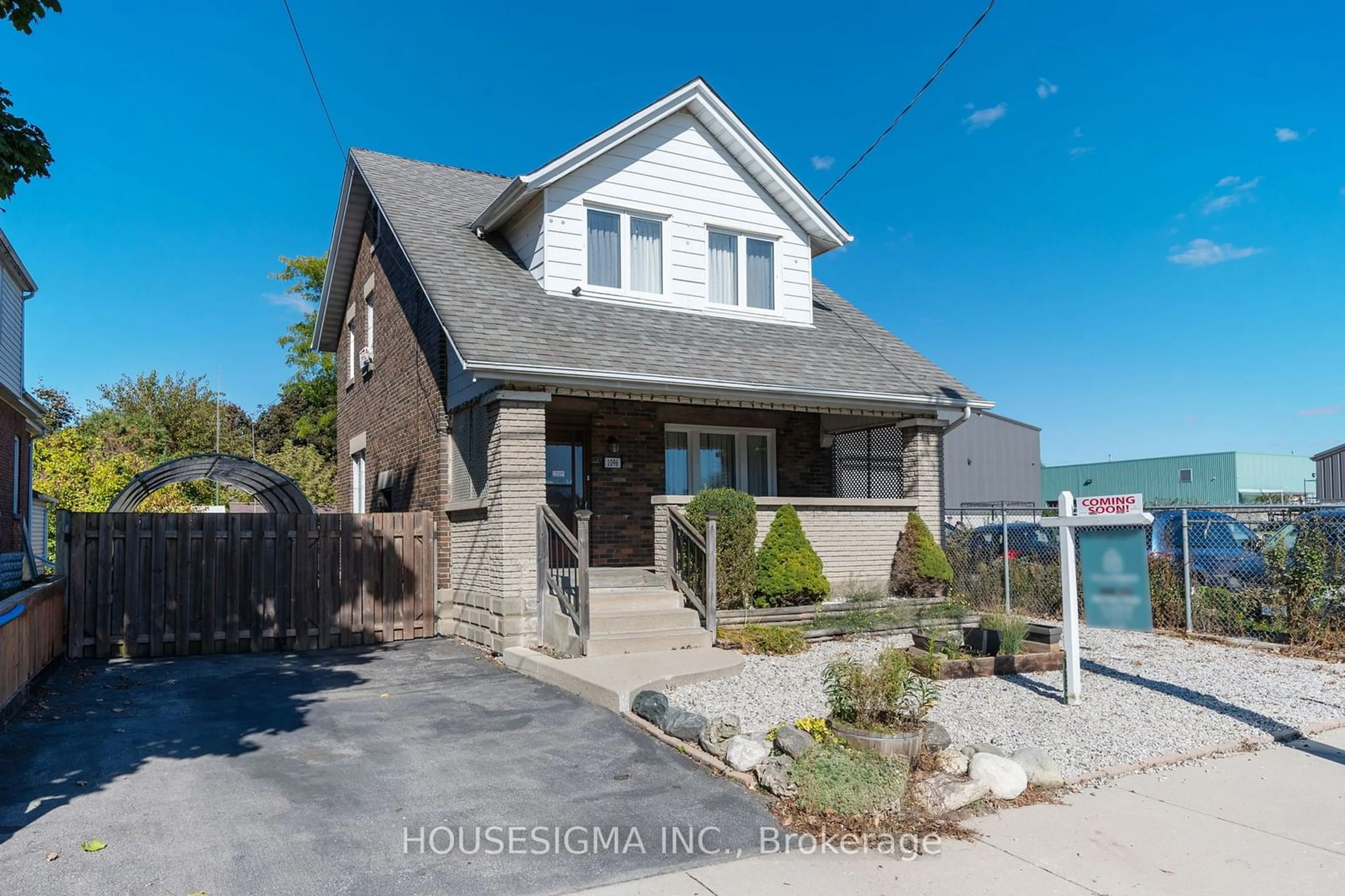 Frontside or backside of a home, cottage for 1096 Margaret St, London Ontario N5W 2K2