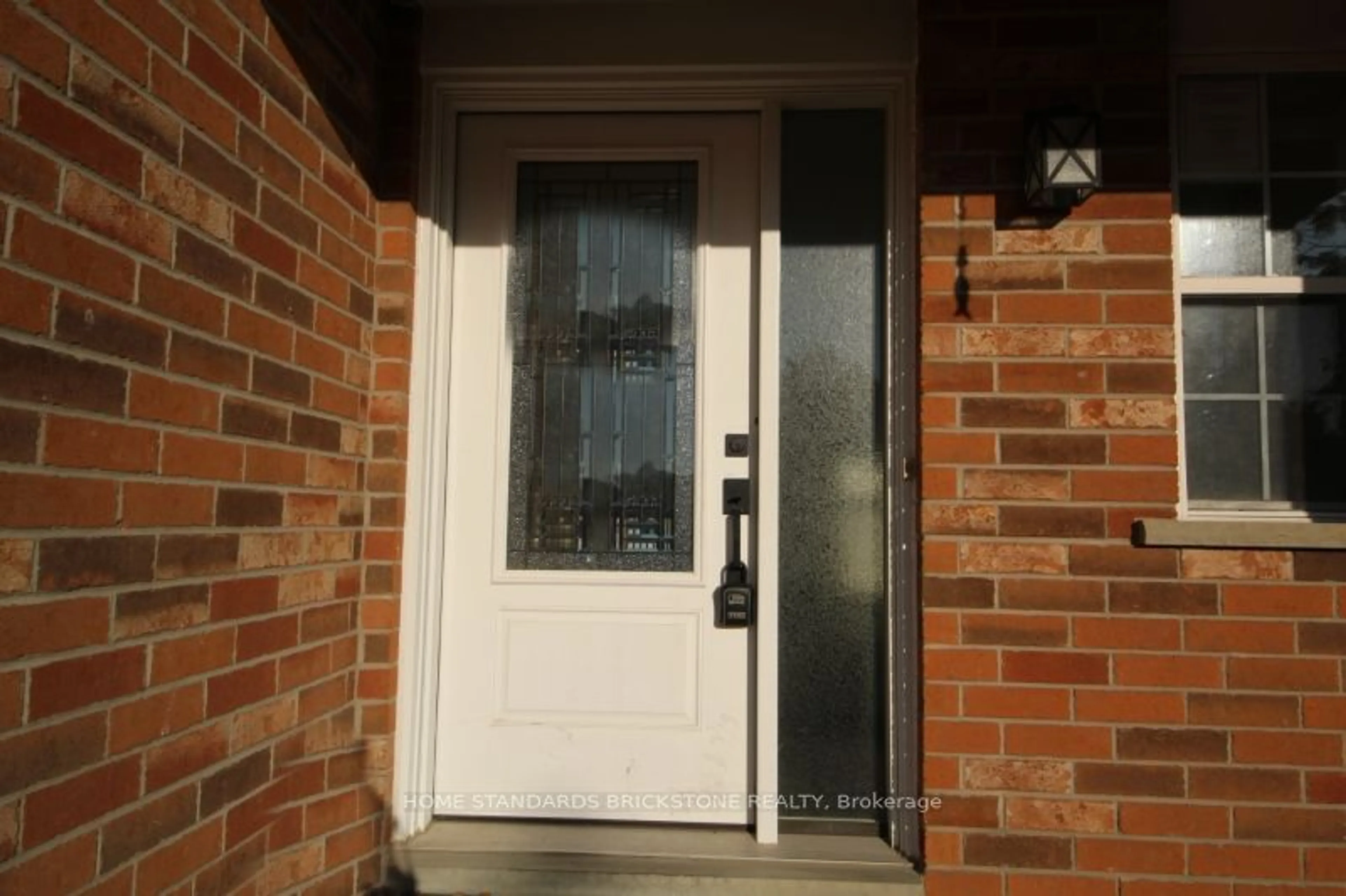 Indoor entryway, wood floors for 123 Kerwood Dr, Cambridge Ontario N3C 4E9