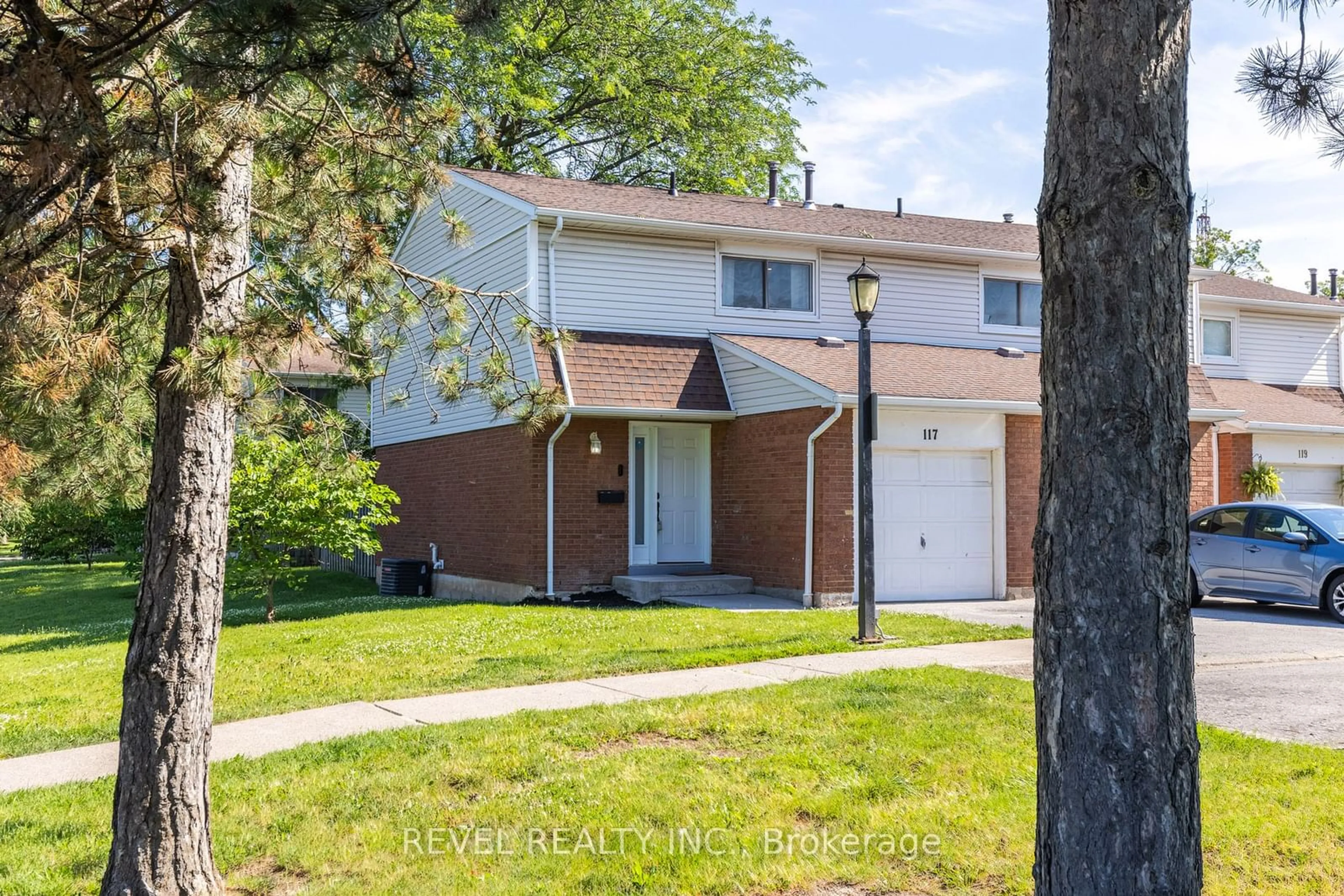 A pic from exterior of the house or condo, the street view for 286 Cushman Rd #117, St. Catharines Ontario L2M 6Z2