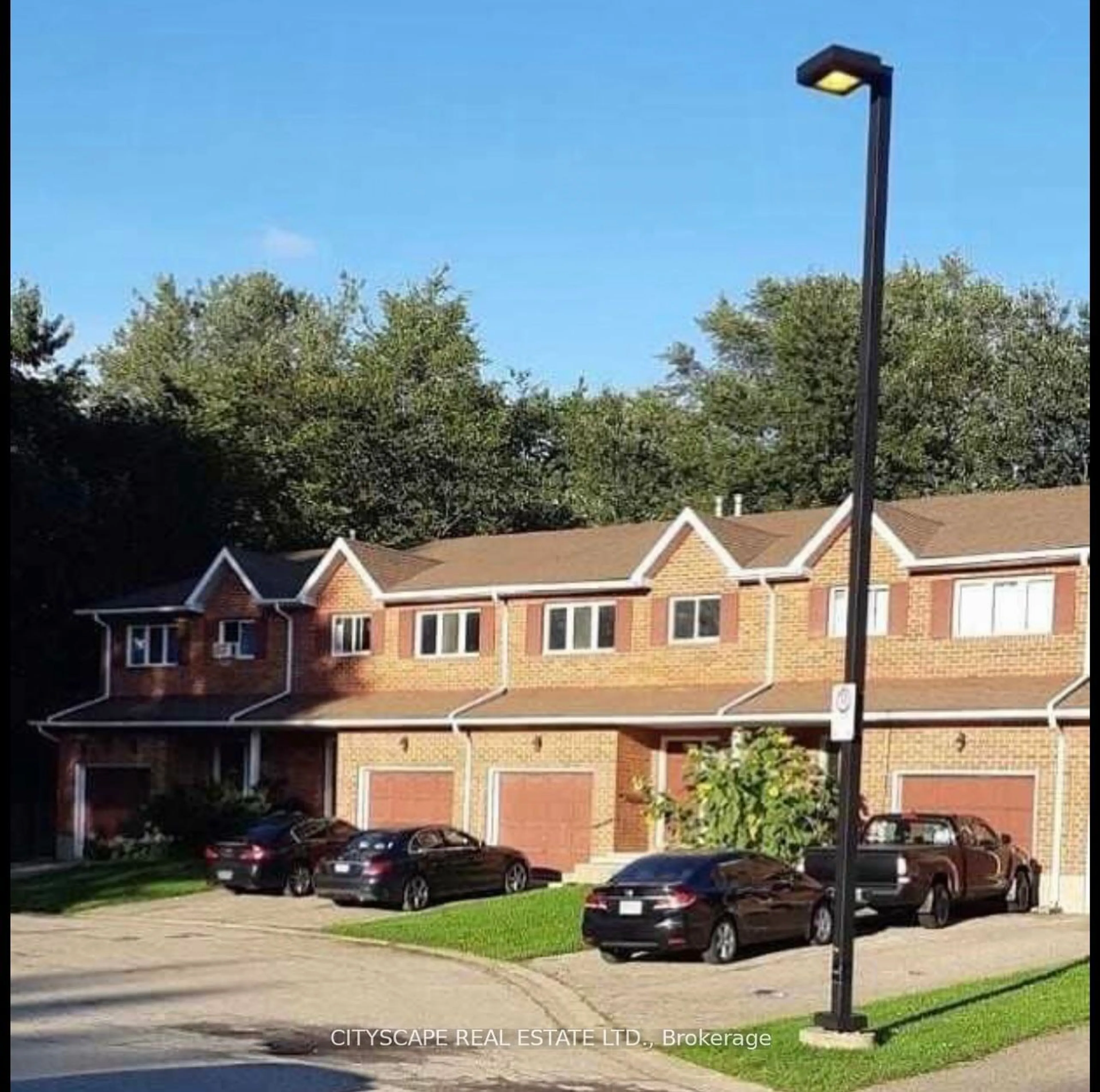 A pic from exterior of the house or condo, the street view for 44 Nelson Tr, Welland Ontario L3C 3V4