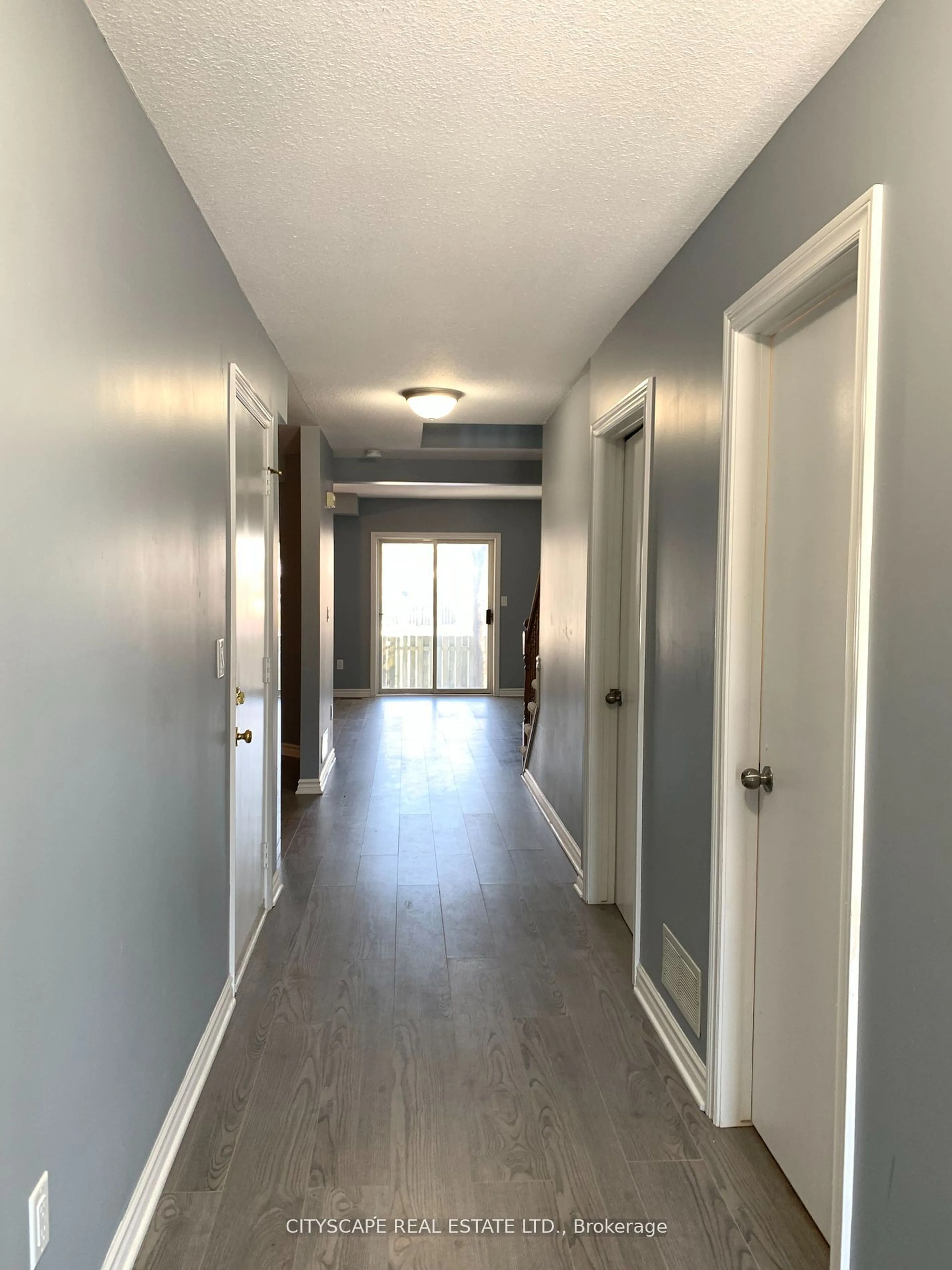 Indoor entryway, wood floors for 44 Nelson Tr, Welland Ontario L3C 3V4