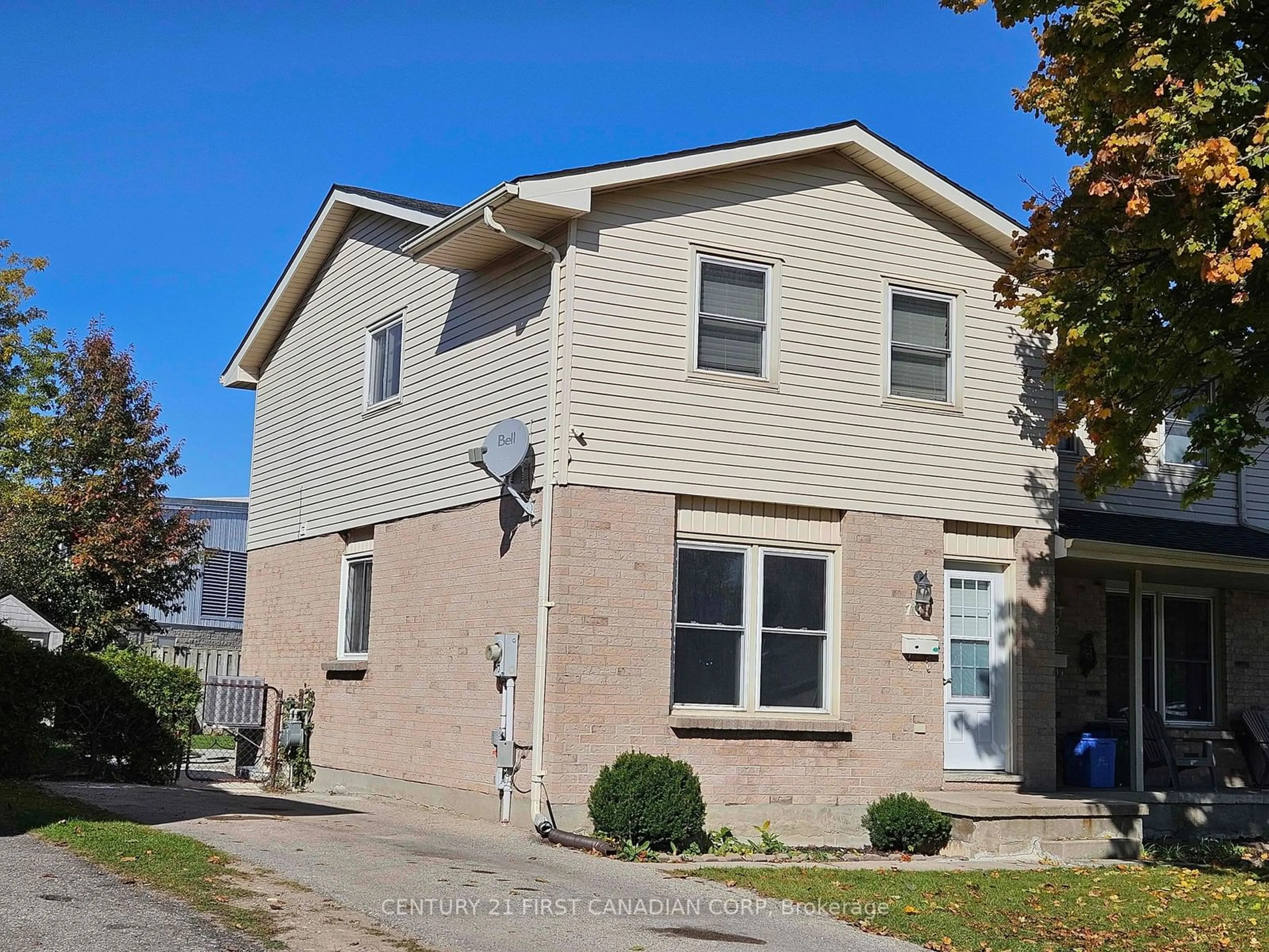 Frontside or backside of a home, the front or back of building for 781 Homeview Rd, London Ontario N6C 5N8