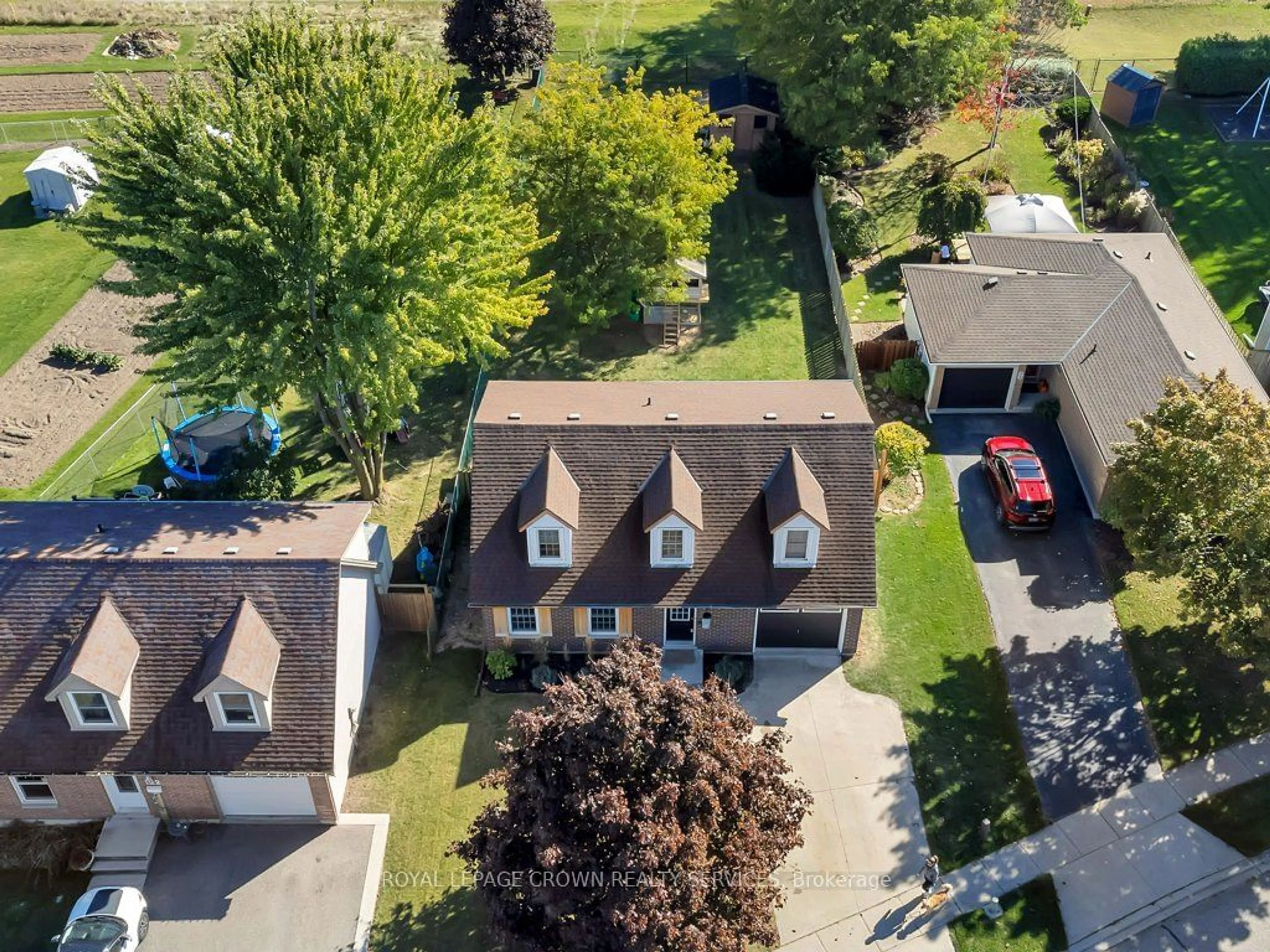 Frontside or backside of a home, the street view for 118 Peachtree Cres, Cambridge Ontario N1S 4W3