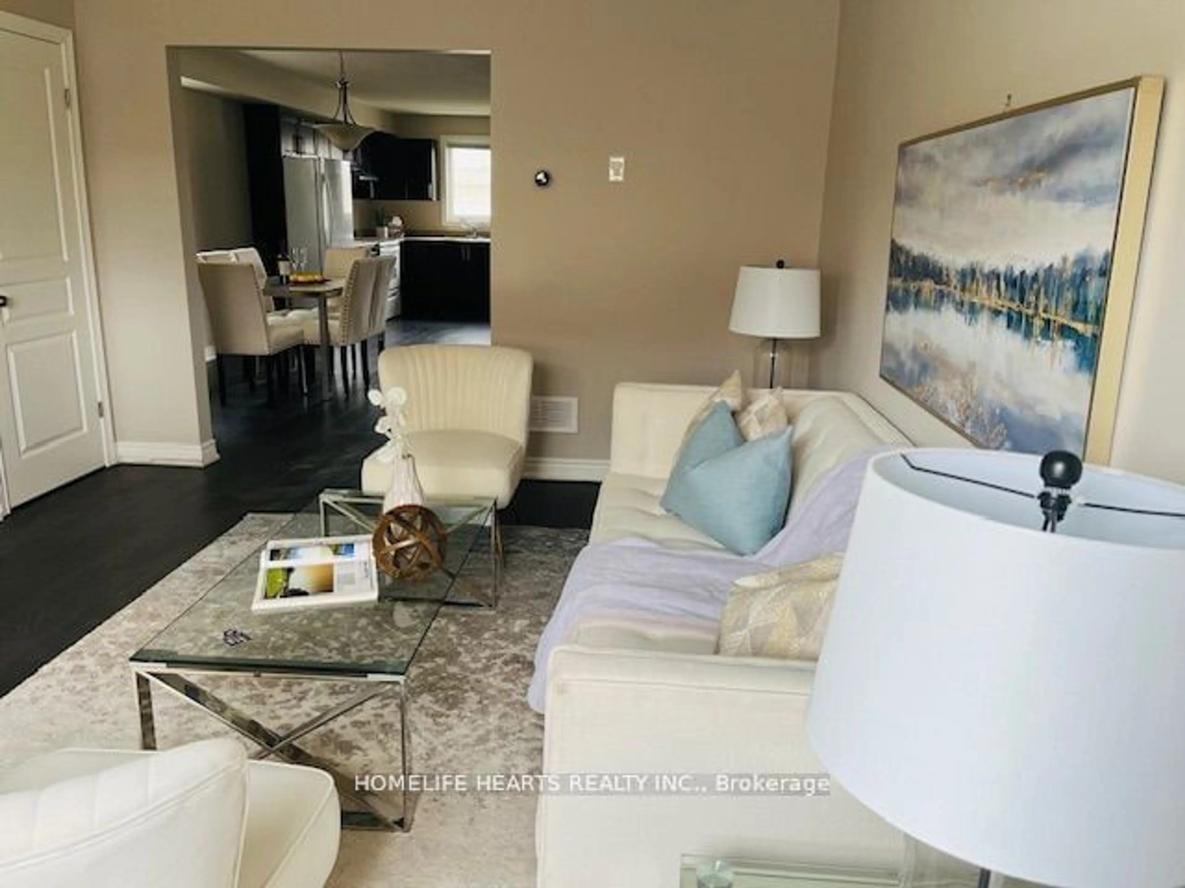 Living room, carpet floors for 6118 Kelsey Cres #39, Niagara Falls Ontario L2H 0M6