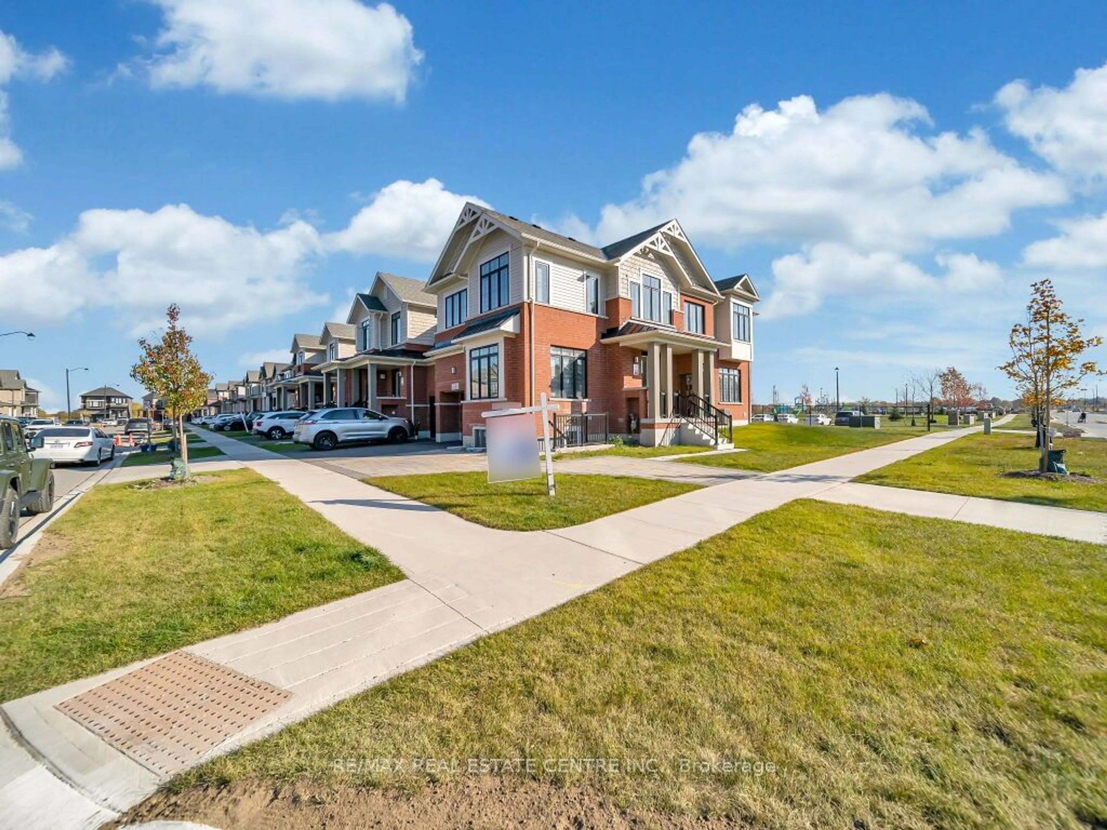 A pic from exterior of the house or condo, the street view for 3 Crossmore Cres, Cambridge Ontario N1S 0C7