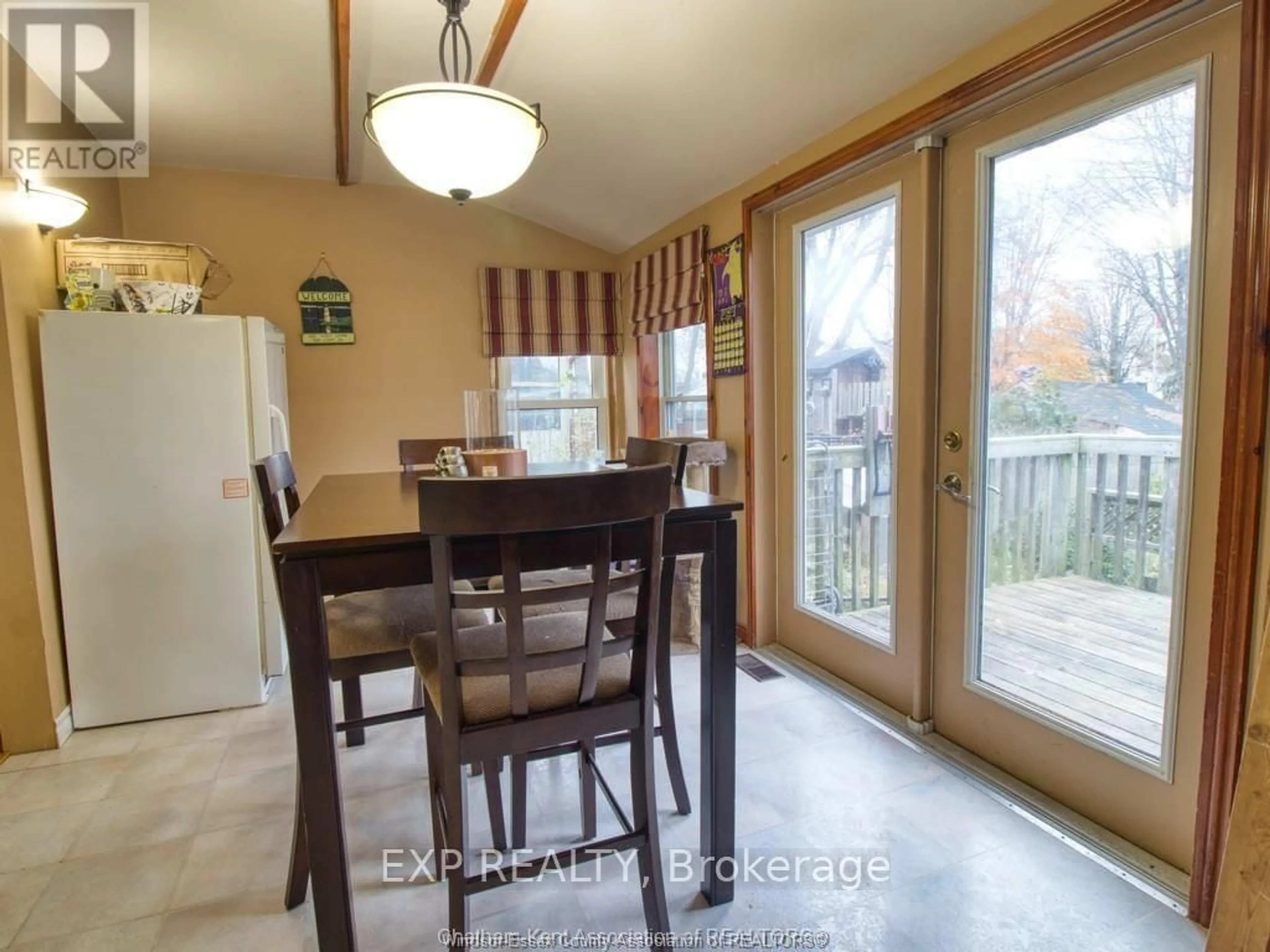 Dining room, wood floors, cottage for 4 Aberdeen St, Chatham-Kent Ontario N0P 1W0