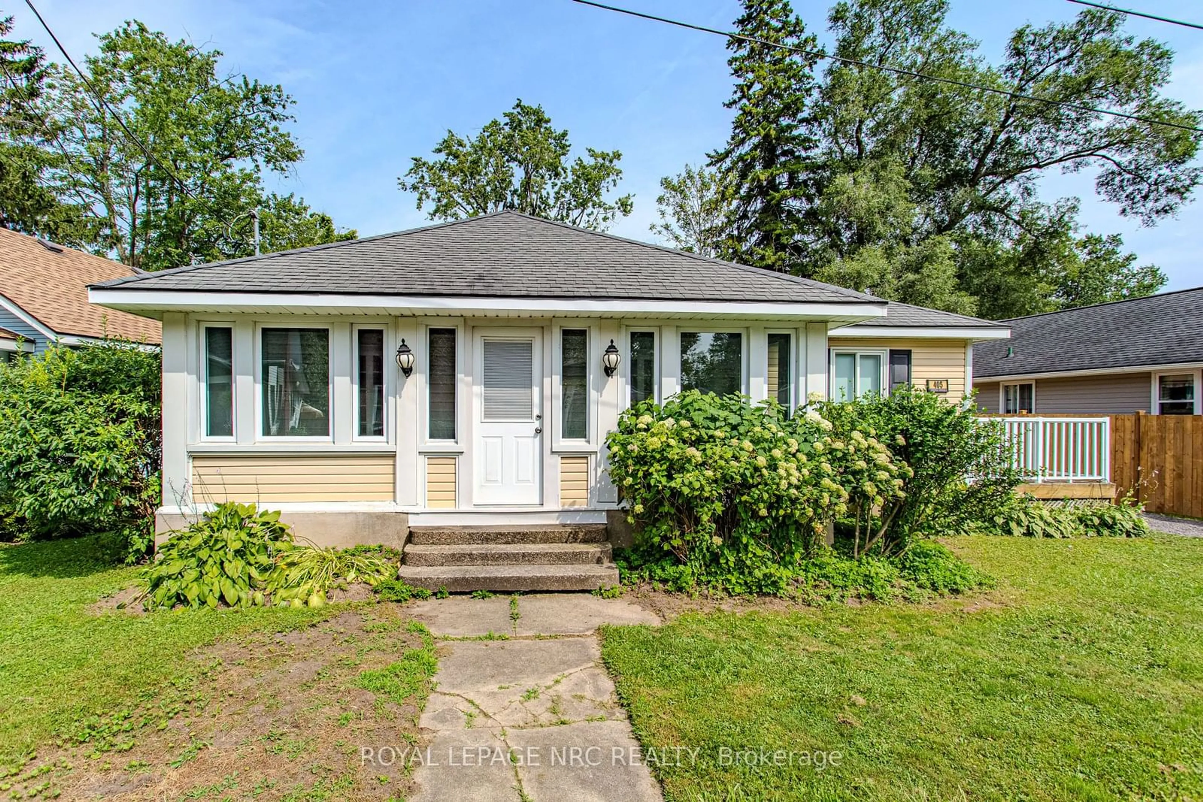 Frontside or backside of a home, cottage for 405 Cambridge Rd, Fort Erie Ontario L0S 1B0