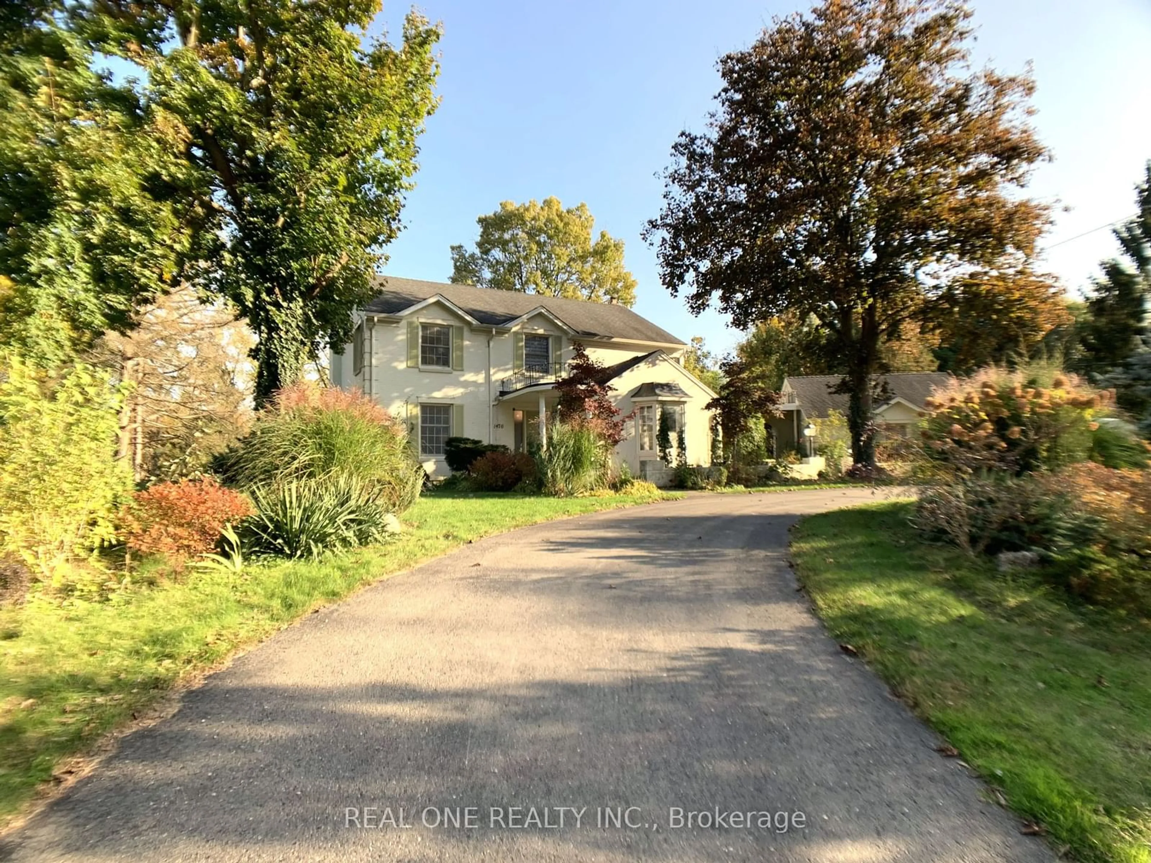 Frontside or backside of a home, the street view for 1476 Corley Dr, London Ontario N6G 2K4