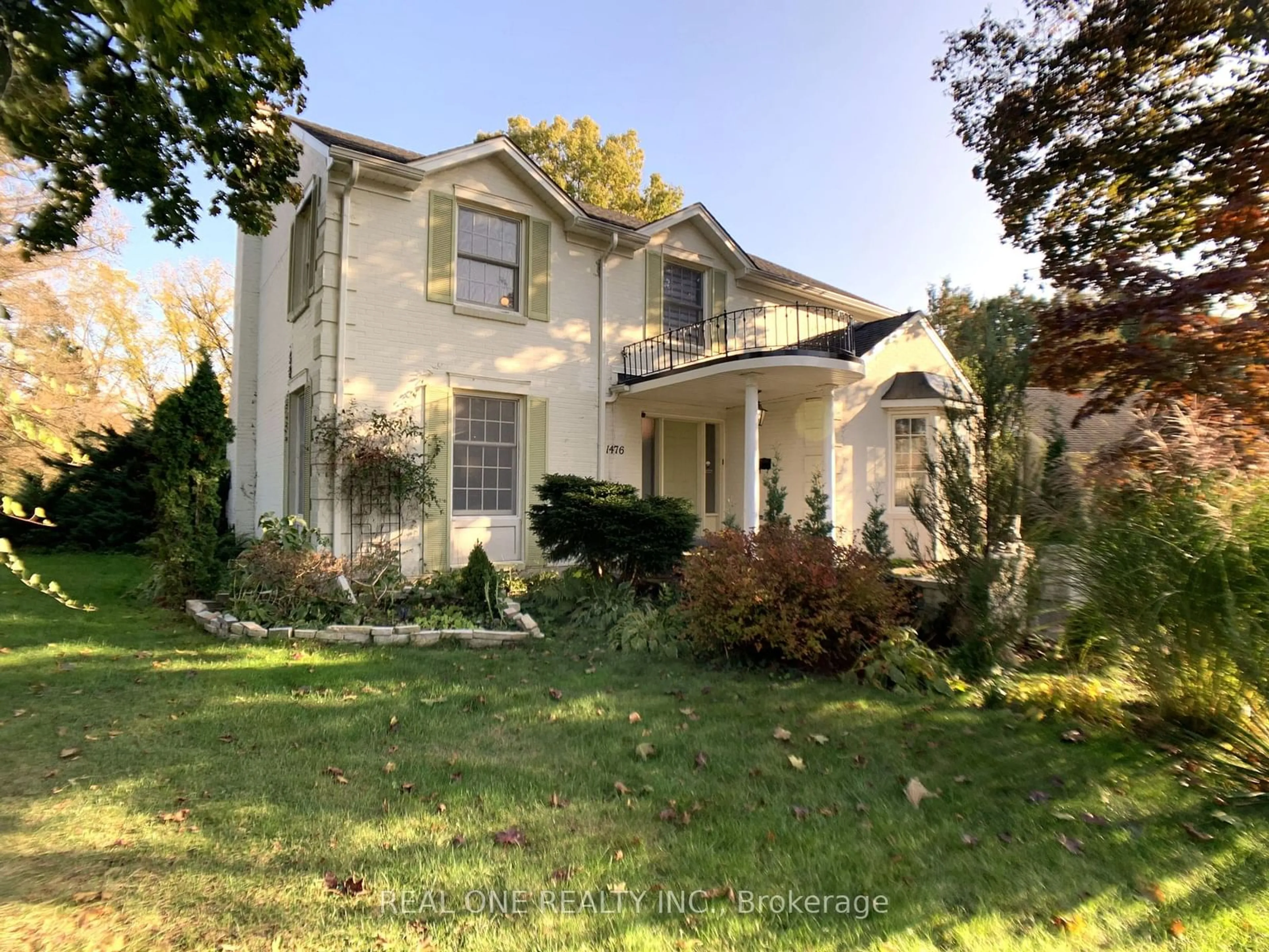 Frontside or backside of a home, the street view for 1476 Corley Dr, London Ontario N6G 2K4