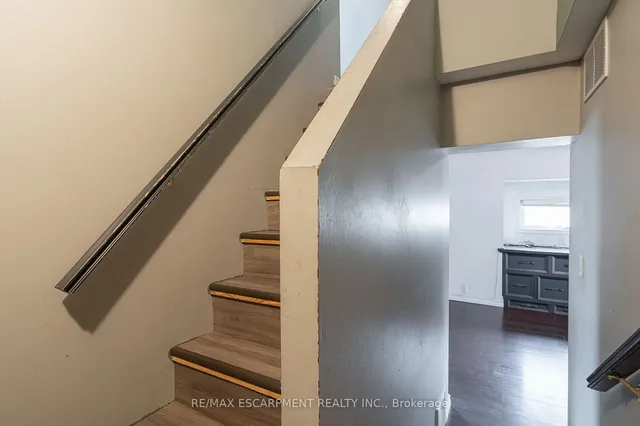 Additional property image - 200 Tragina Ave