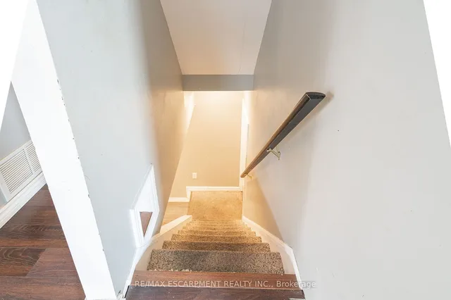 Additional property image - 200 Tragina Ave