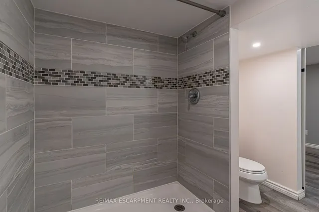 Additional property image - 200 Tragina Ave