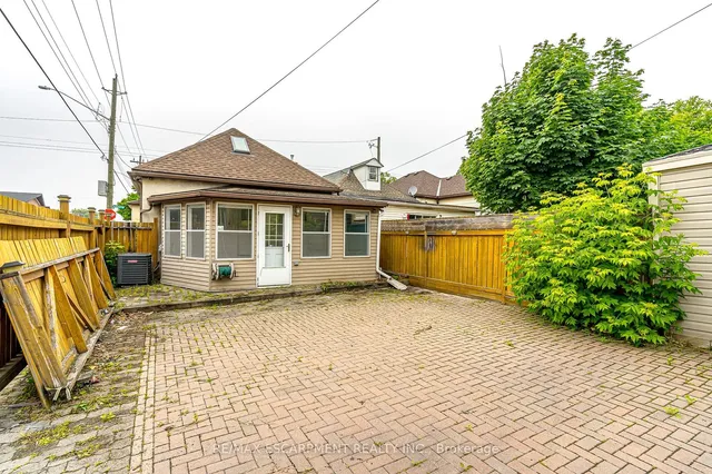 Additional property image - 200 Tragina Ave