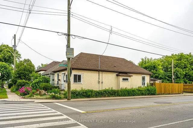 Additional property image - 200 Tragina Ave
