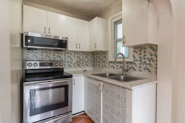 Additional property image - 200 Tragina Ave